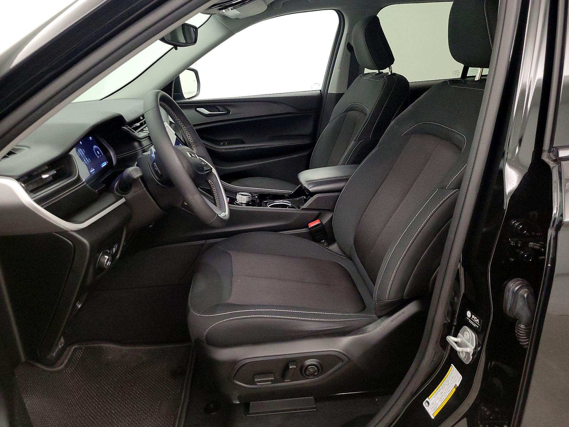 Thumbnail: 2023 Jeep Grand Cherokee - 11