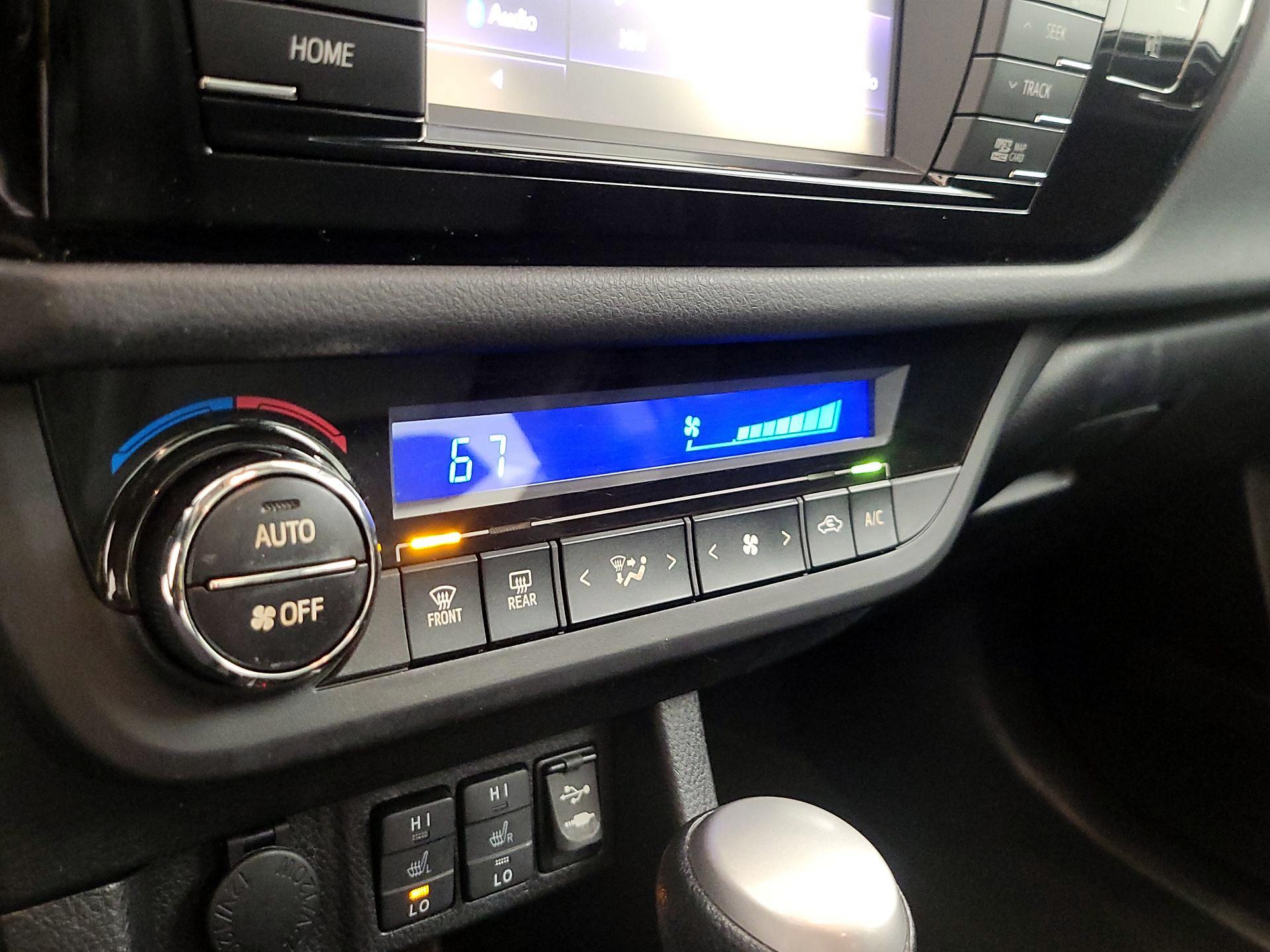 Thumbnail: 2015 Toyota Corolla - 17