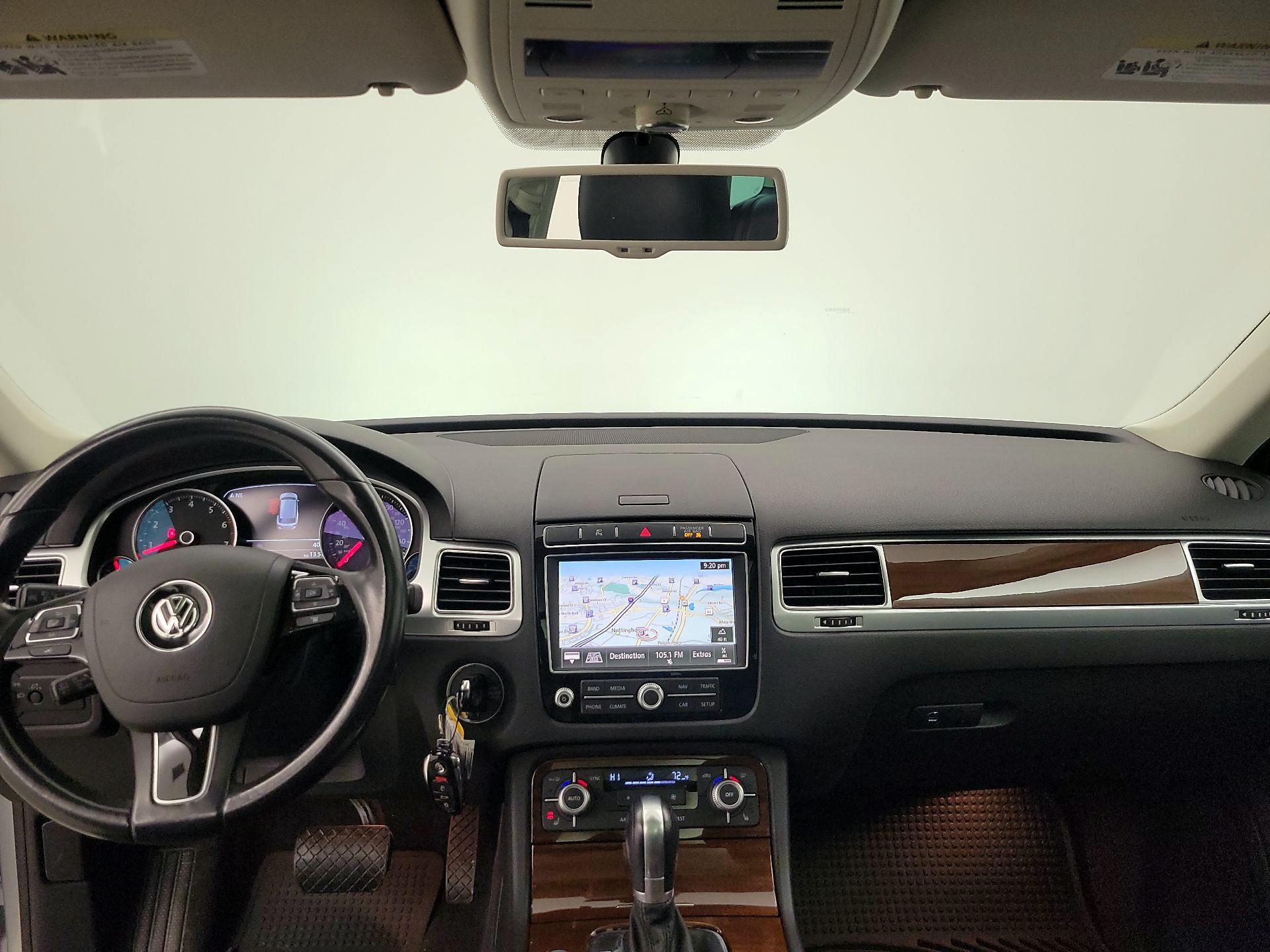 Thumbnail: 2015 Volkswagen Touareg - 9