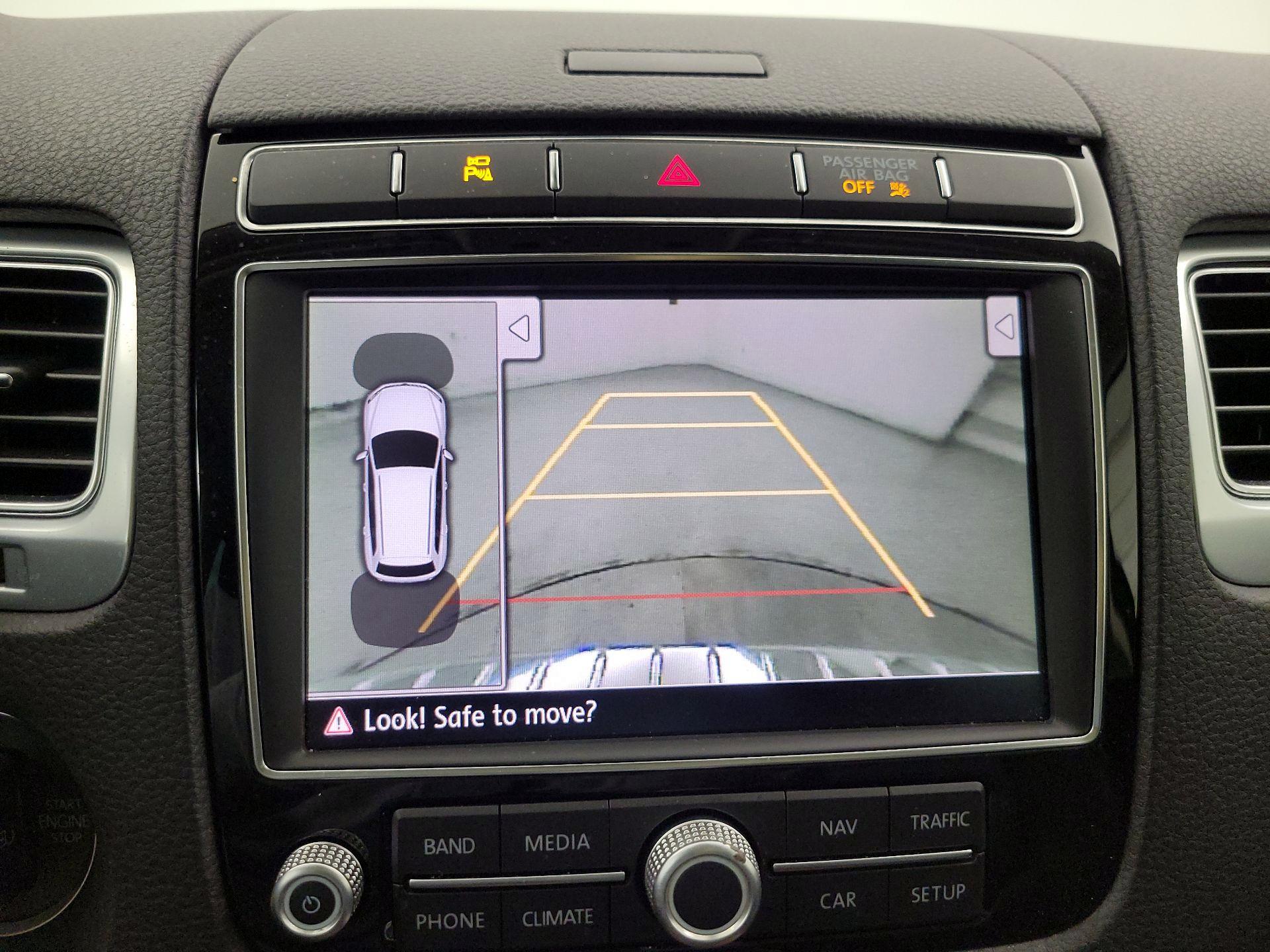 Thumbnail: 2015 Volkswagen Touareg - 15