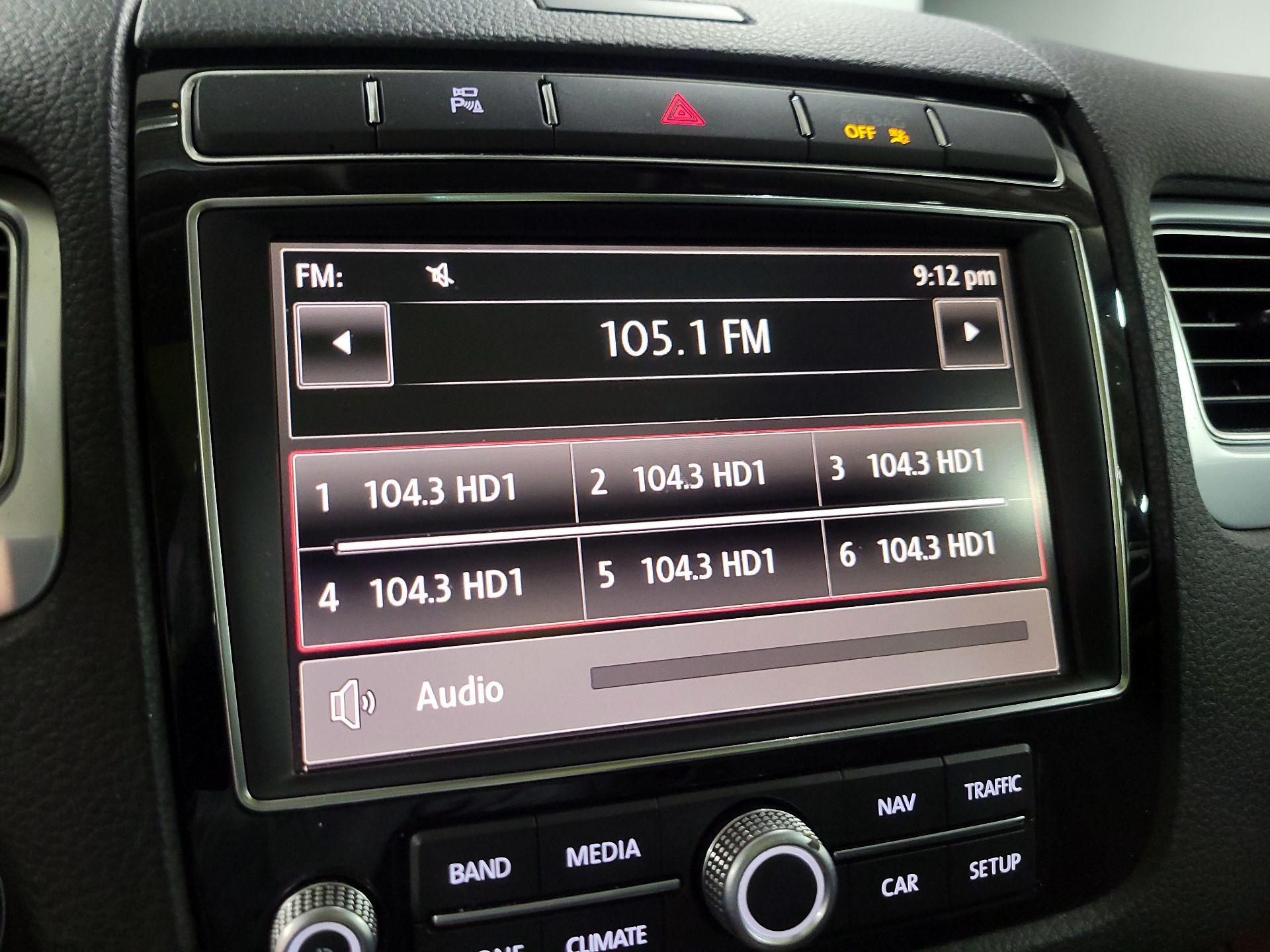 Thumbnail: 2015 Volkswagen Touareg - 16