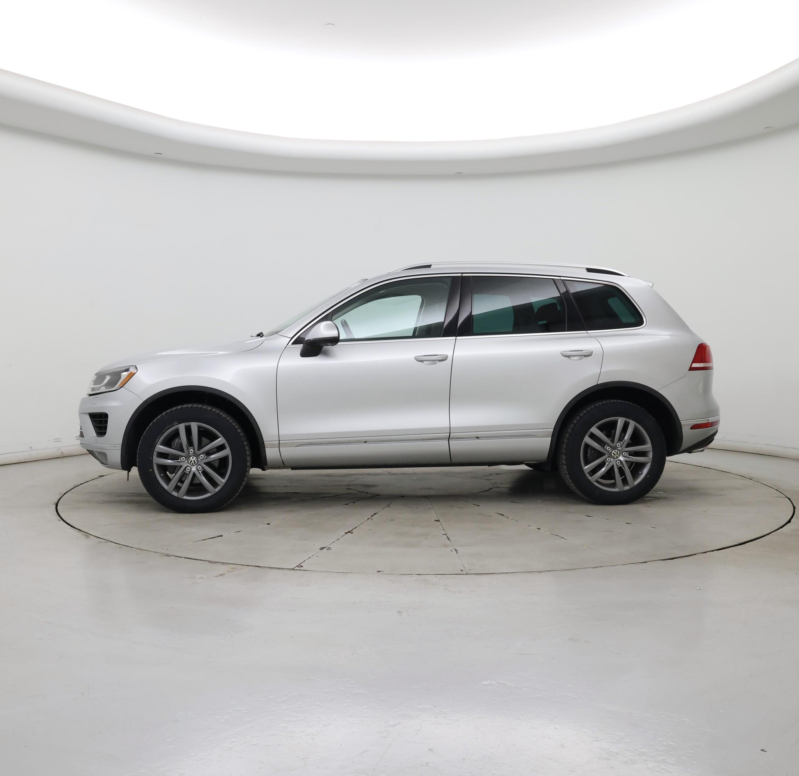 Thumbnail: 2015 Volkswagen Touareg - 3