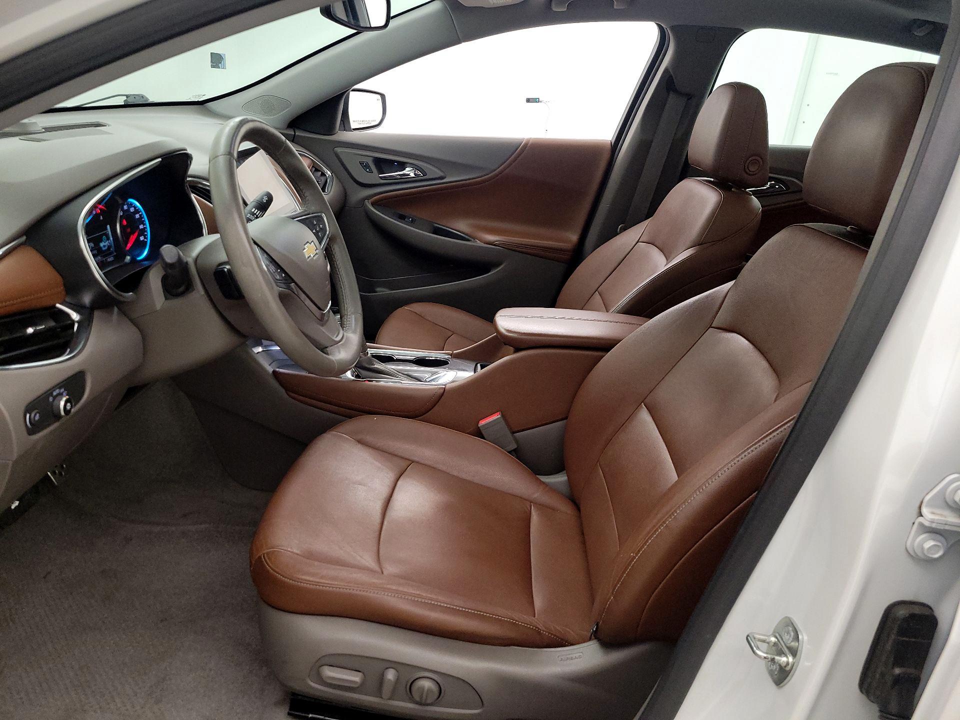 Thumbnail: 2016 Chevrolet Malibu - 11