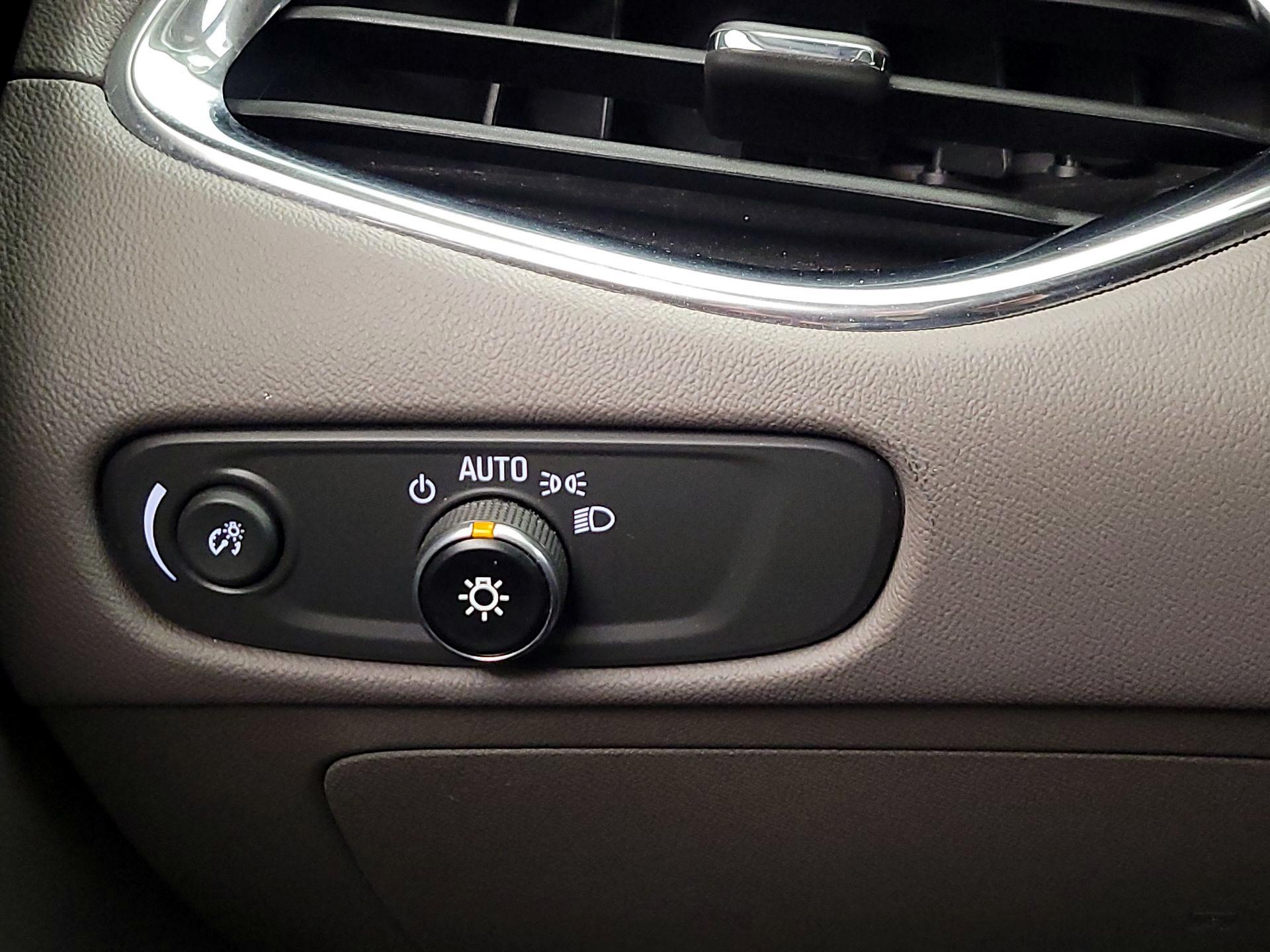 Thumbnail: 2016 Chevrolet Malibu - 13