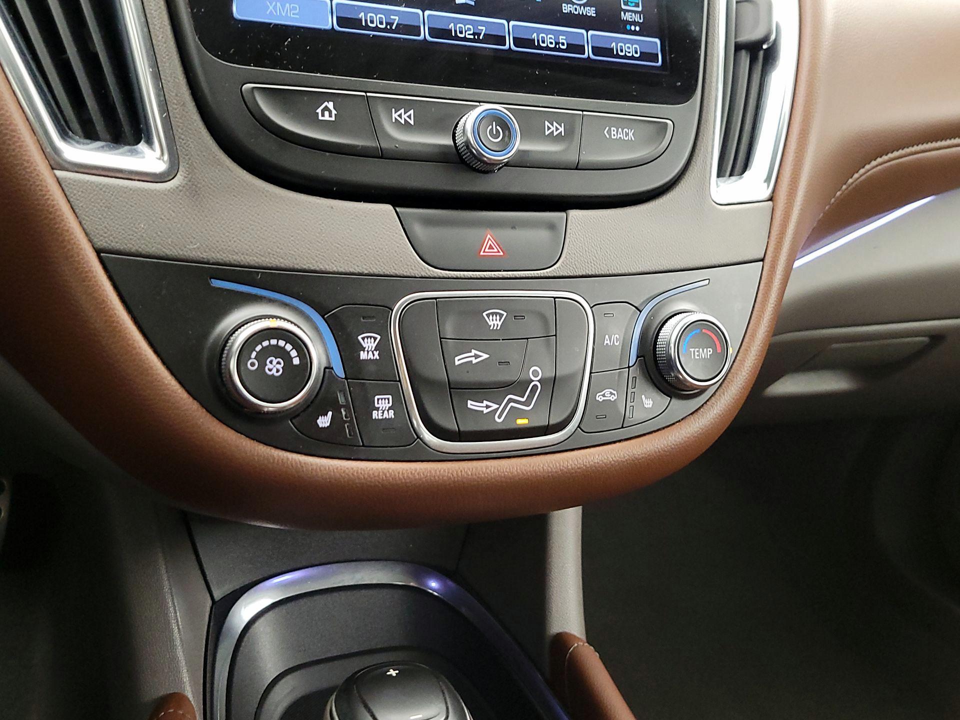 Thumbnail: 2016 Chevrolet Malibu - 16