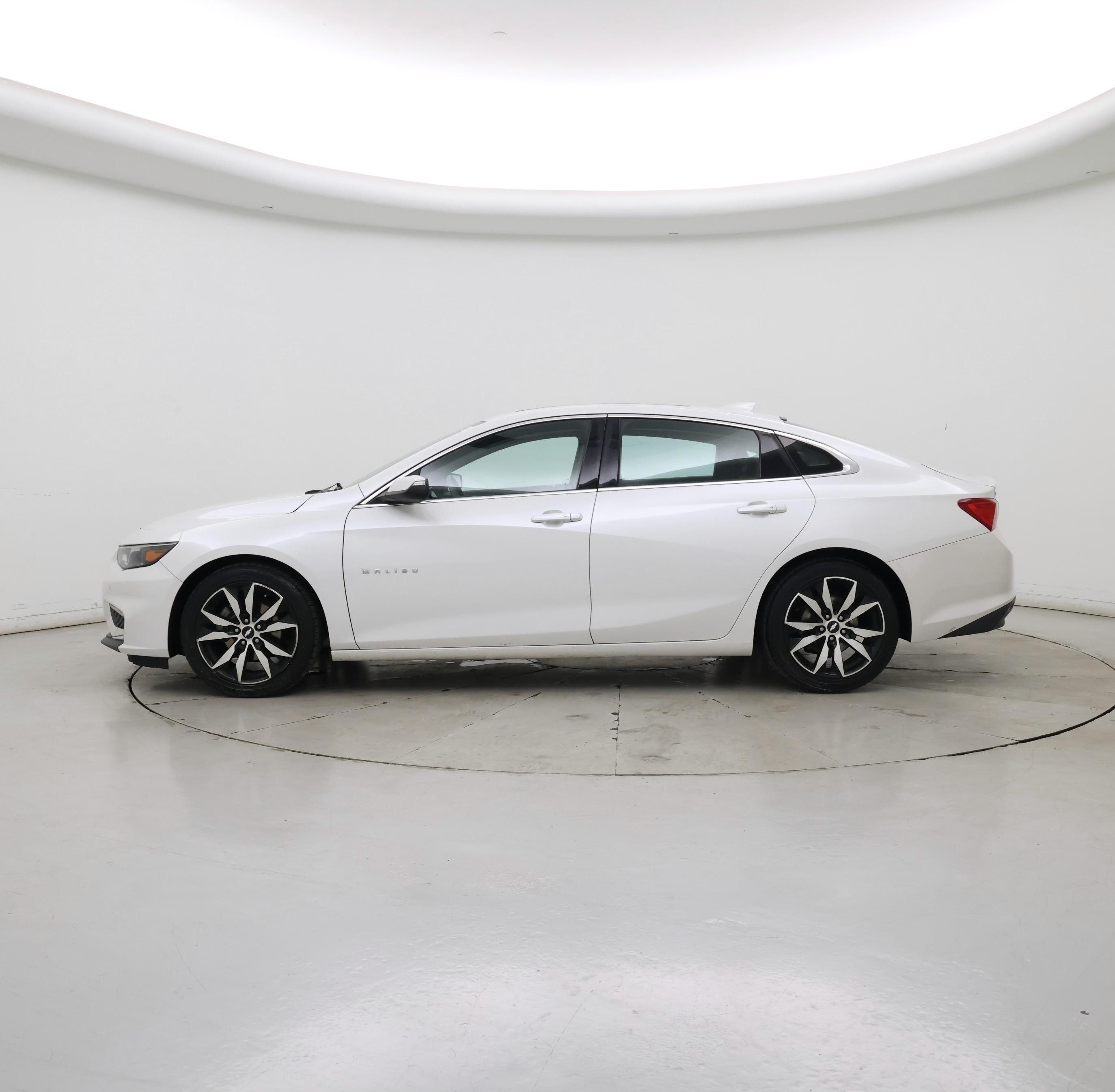 Thumbnail: 2016 Chevrolet Malibu - 3