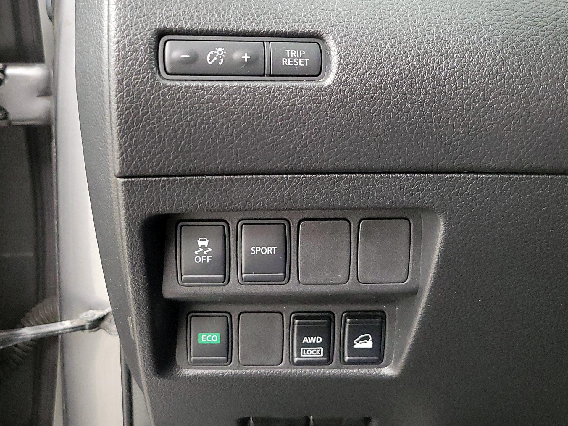 Thumbnail: 2016 Nissan Rogue - 13