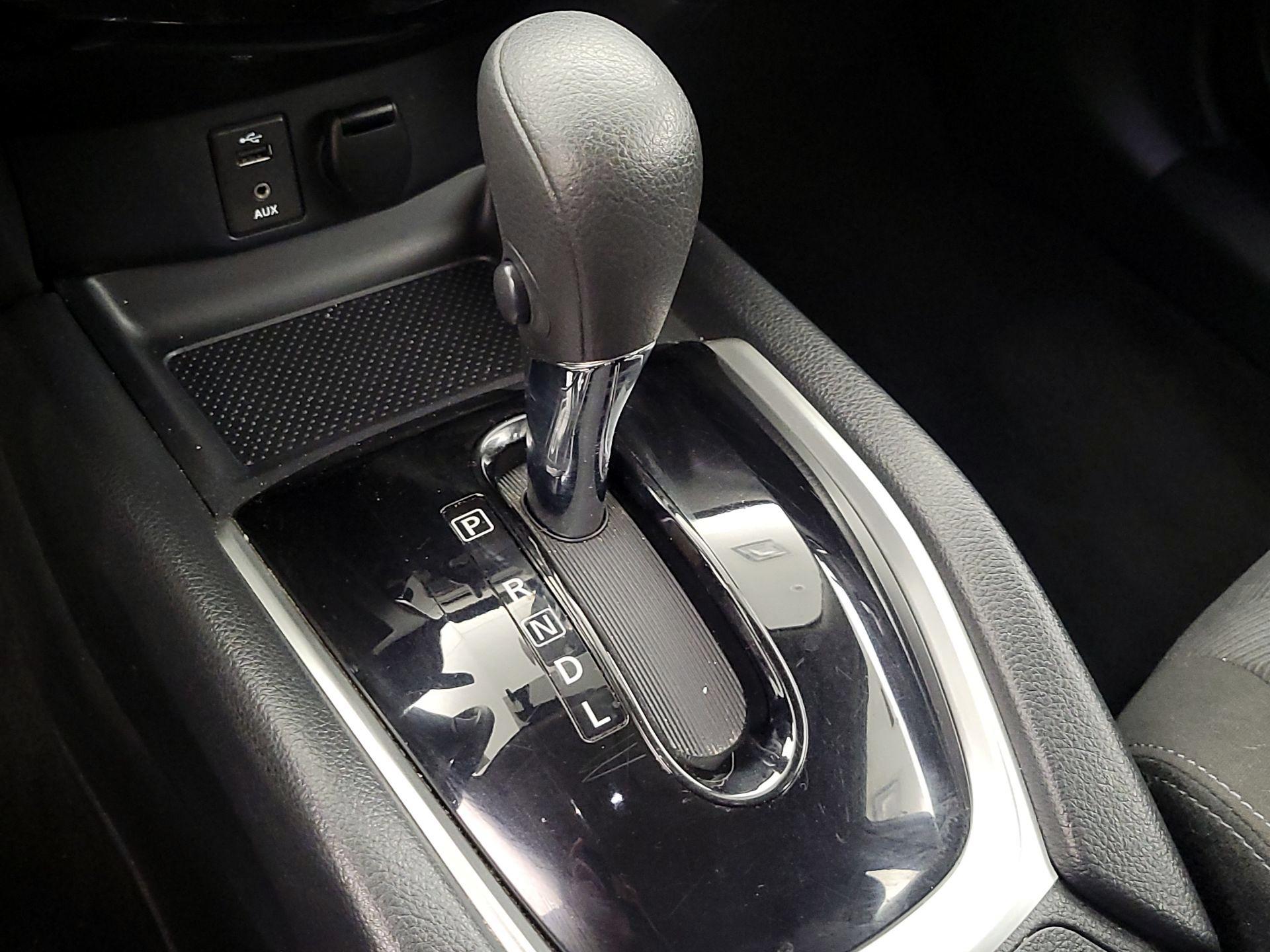 Thumbnail: 2016 Nissan Rogue - 17