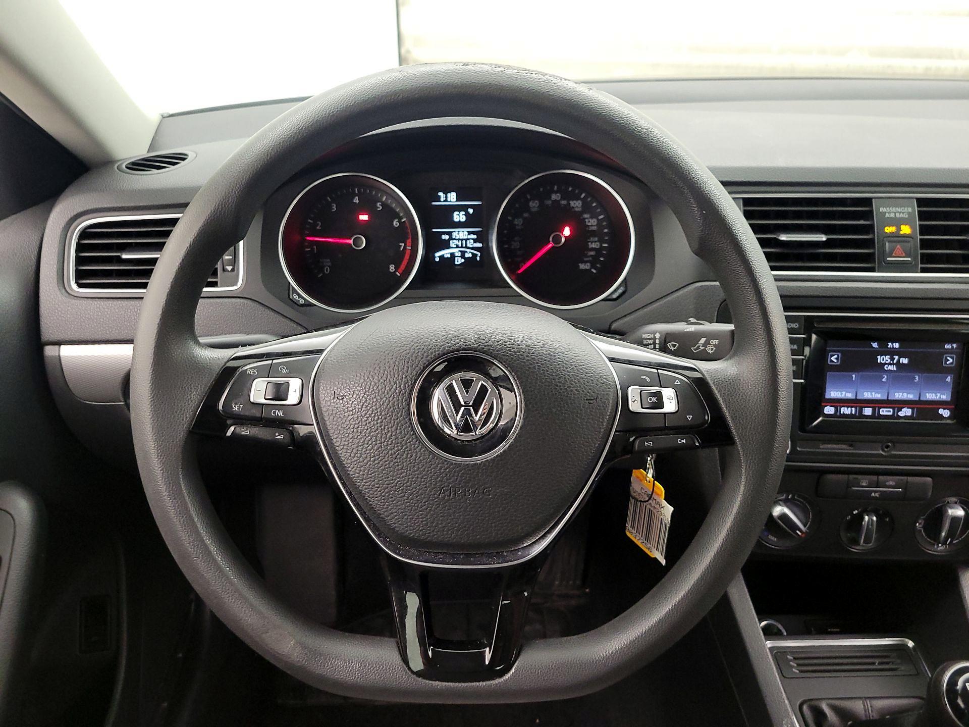 Thumbnail: 2017 Volkswagen Jetta - 10