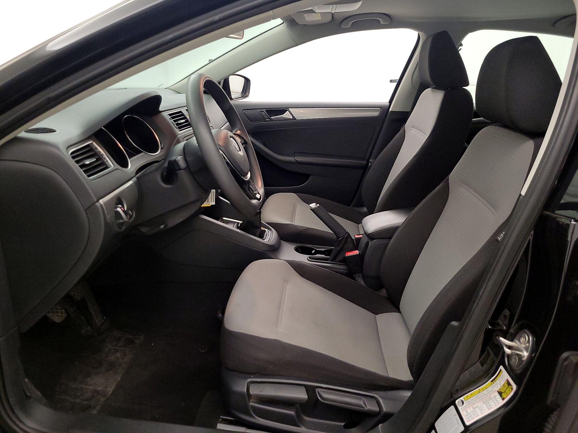 Thumbnail: 2017 Volkswagen Jetta - 11