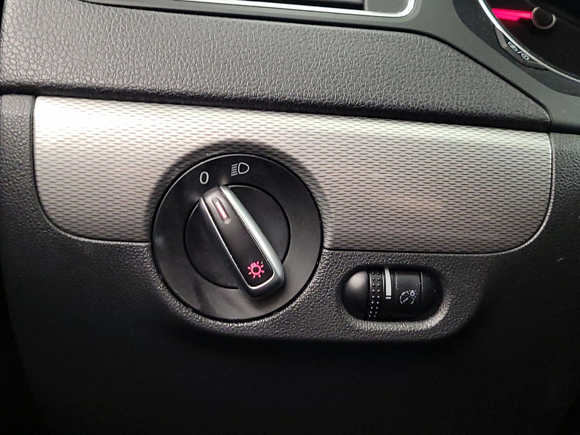 Thumbnail: 2017 Volkswagen Jetta - 13