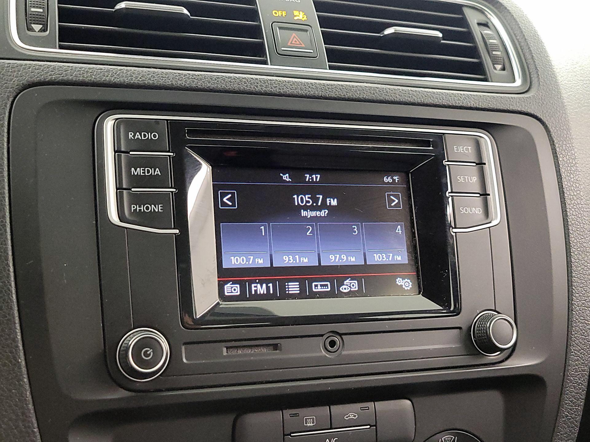 Thumbnail: 2017 Volkswagen Jetta - 15