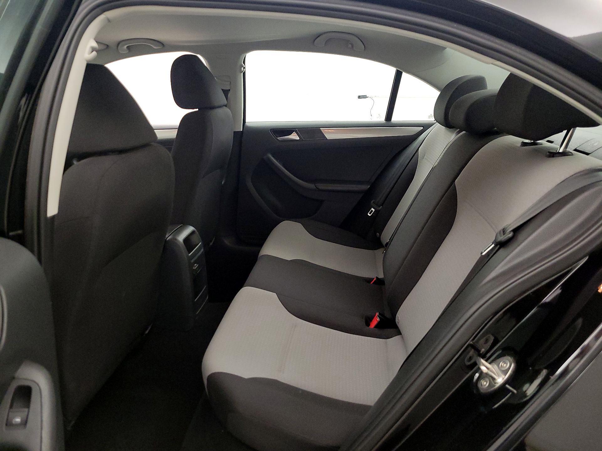 Thumbnail: 2017 Volkswagen Jetta - 19