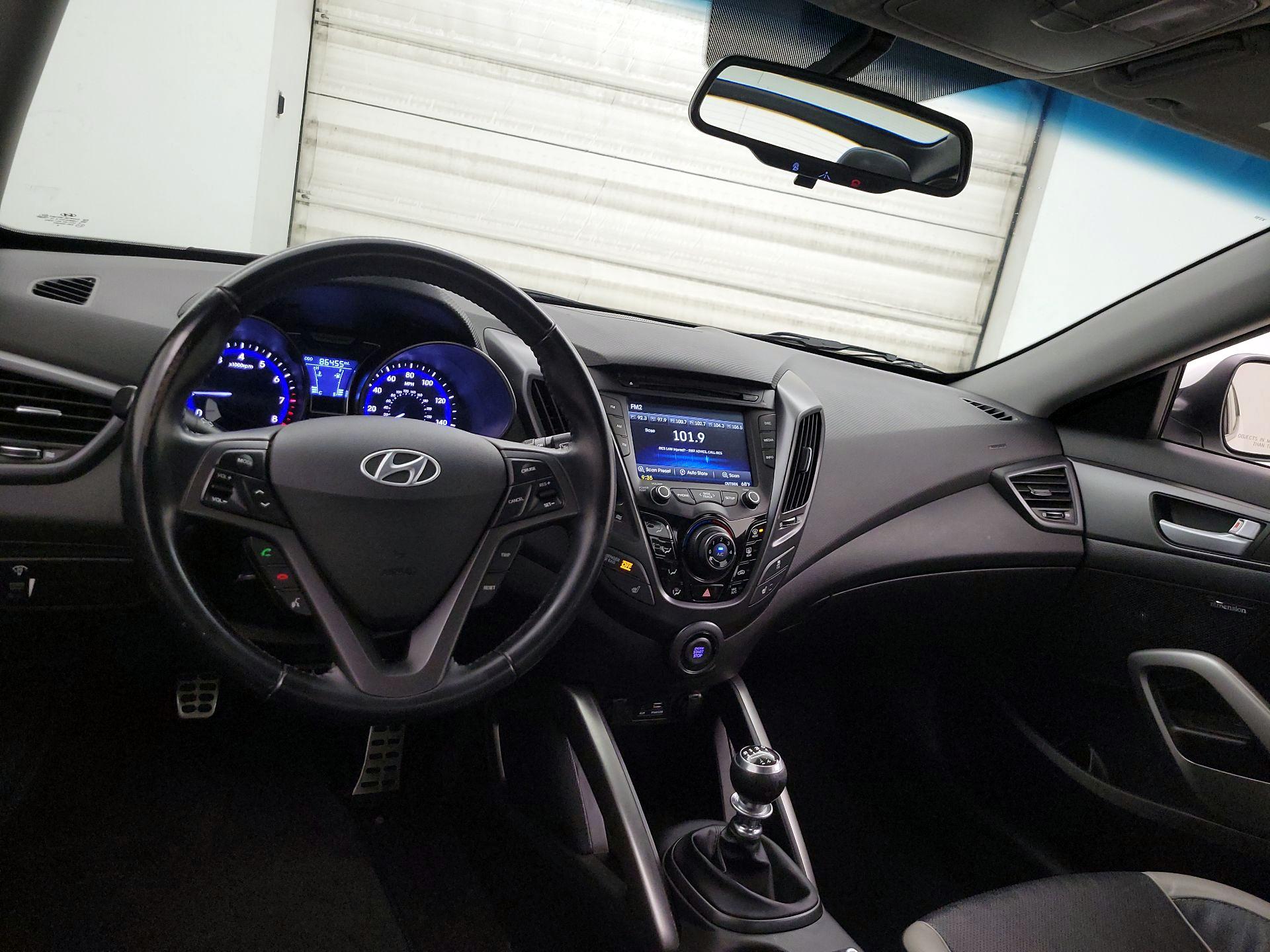 Thumbnail: 2015 Hyundai Veloster - 9