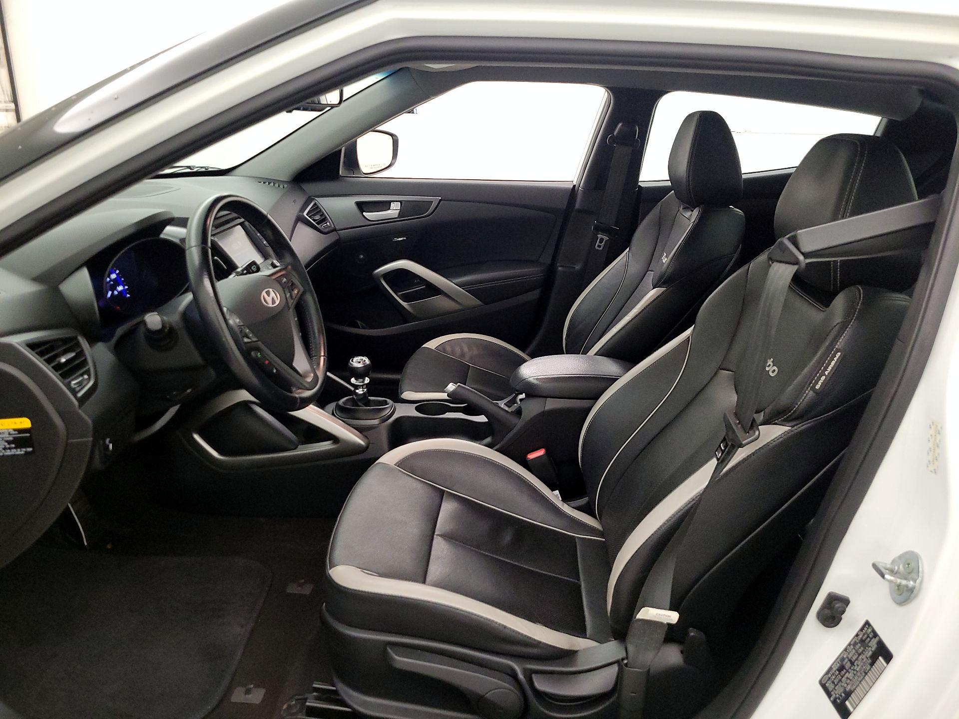 Thumbnail: 2015 Hyundai Veloster - 11