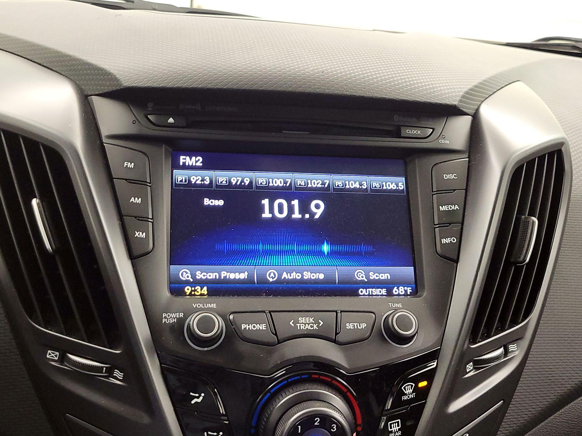 Thumbnail: 2015 Hyundai Veloster - 15