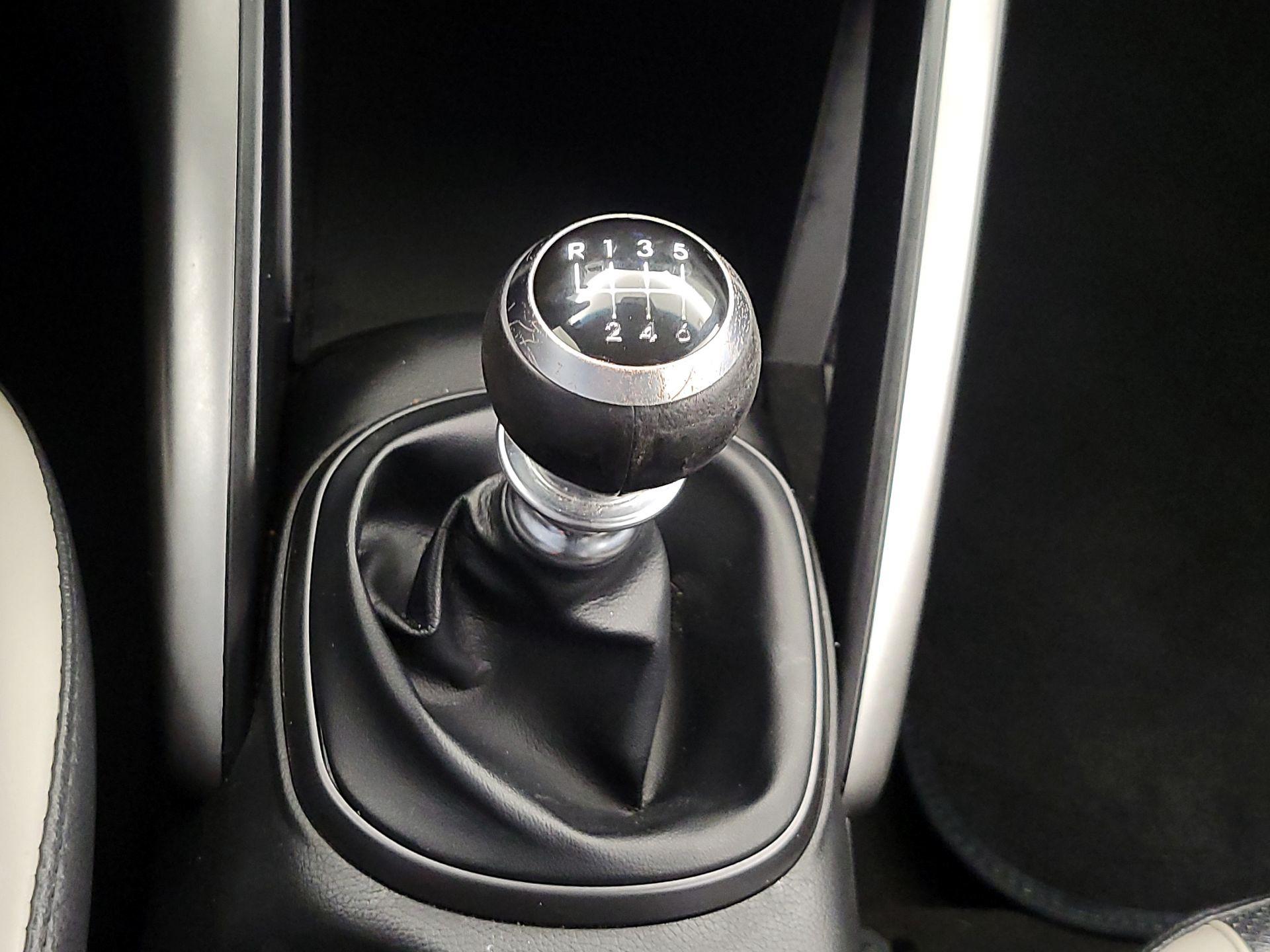 Thumbnail: 2015 Hyundai Veloster - 17