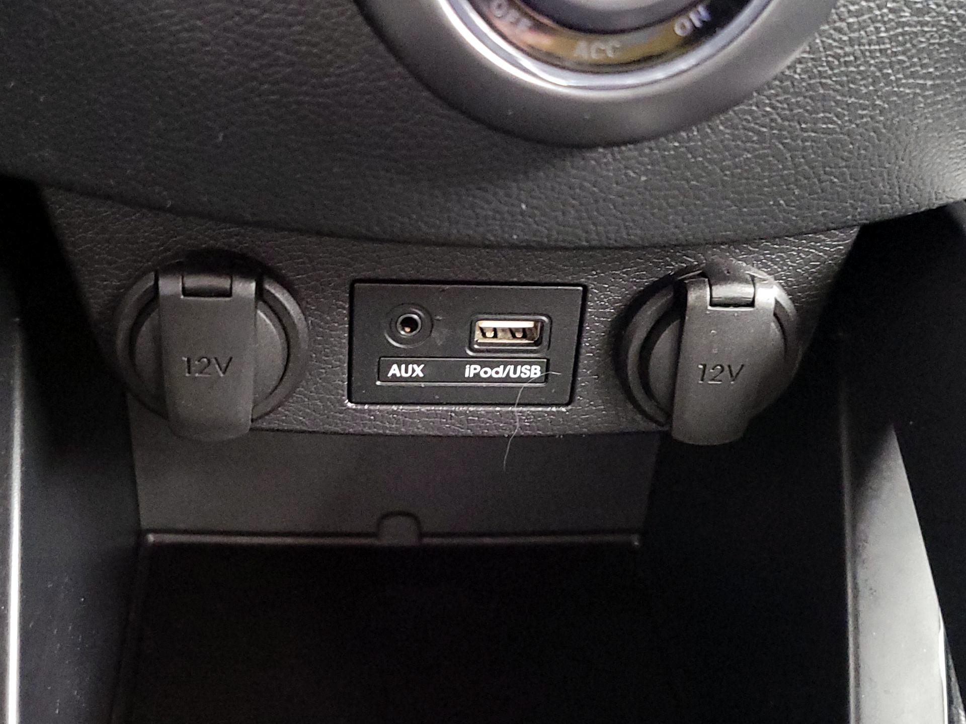 Thumbnail: 2015 Hyundai Veloster - 18