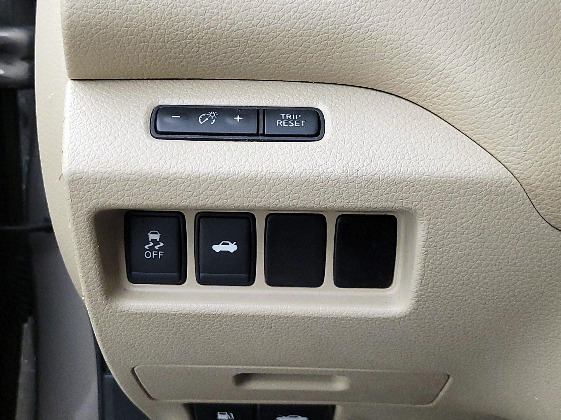 Thumbnail: 2015 Nissan Altima - 13