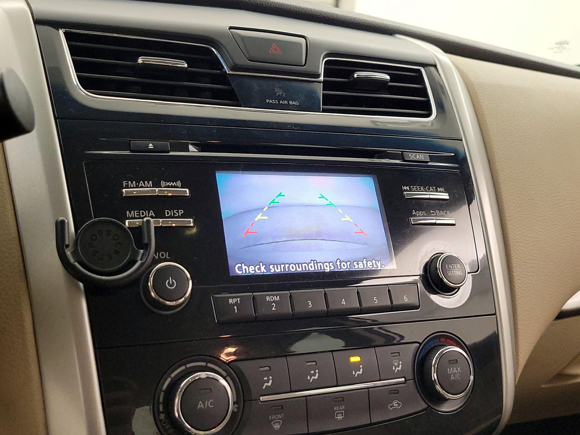 Thumbnail: 2015 Nissan Altima - 14