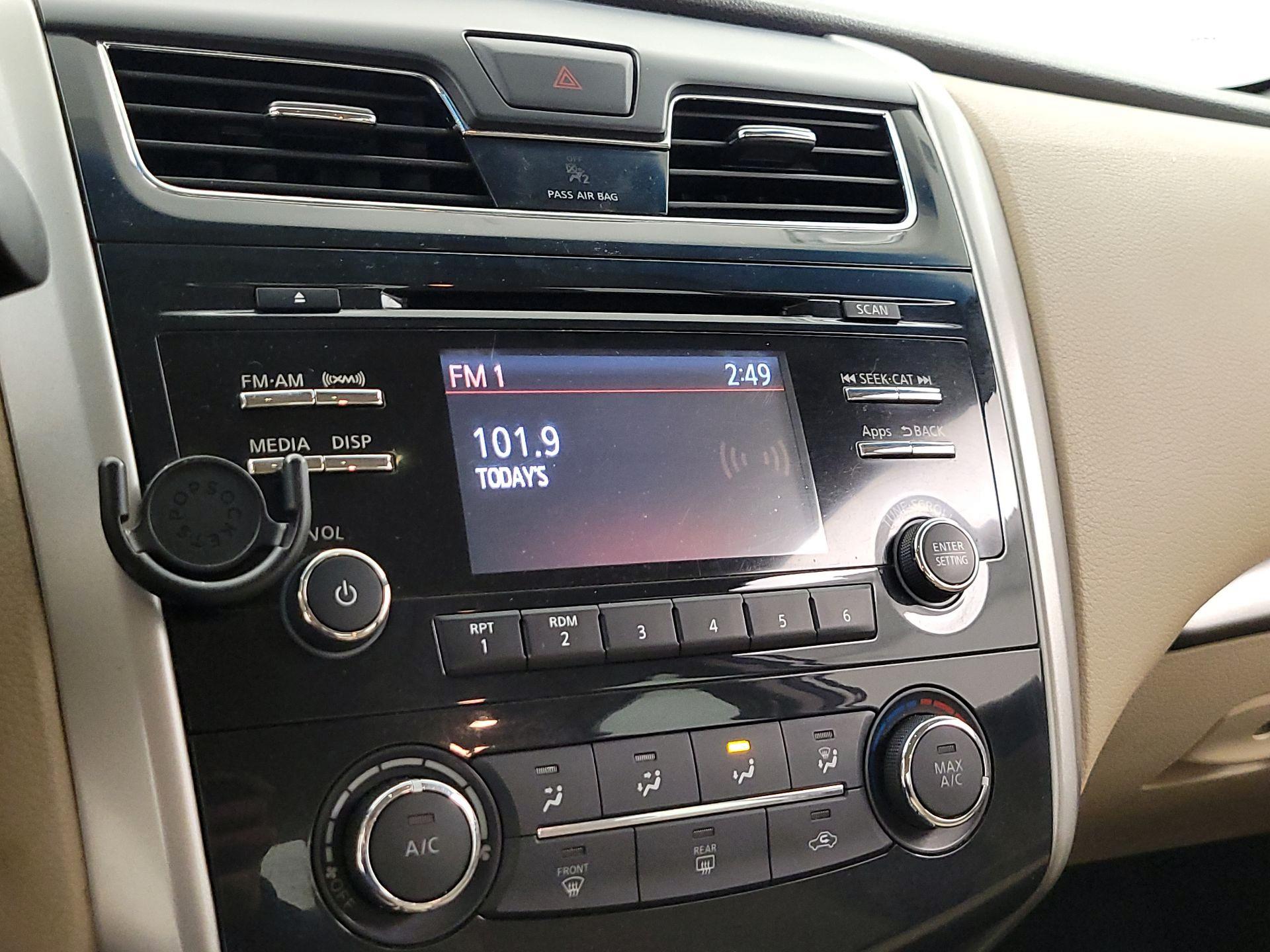 Thumbnail: 2015 Nissan Altima - 15