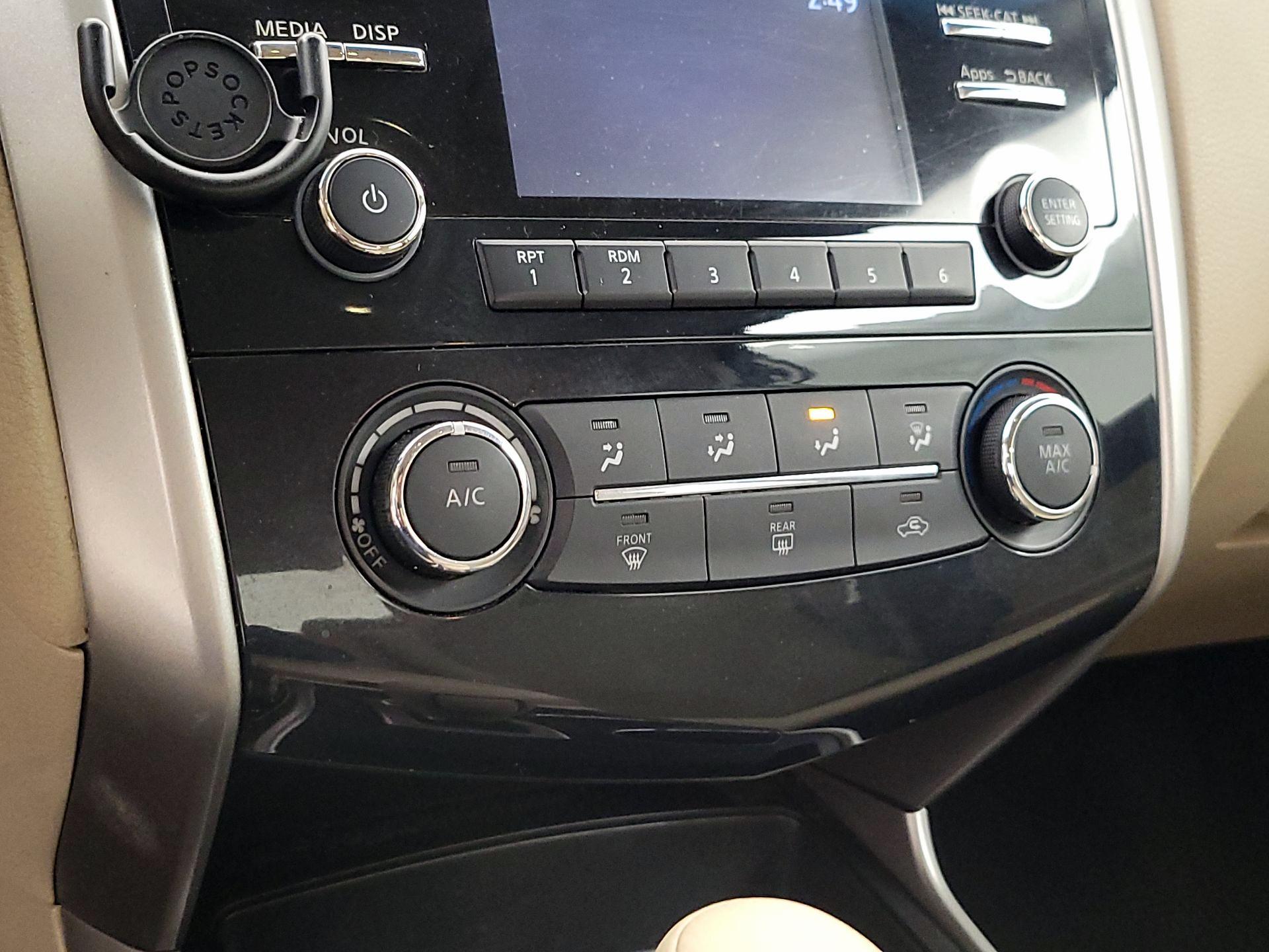 Thumbnail: 2015 Nissan Altima - 16