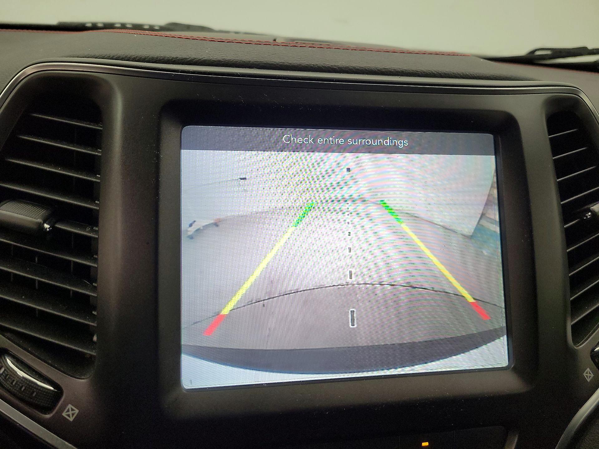 Thumbnail: 2019 Jeep Cherokee - 14