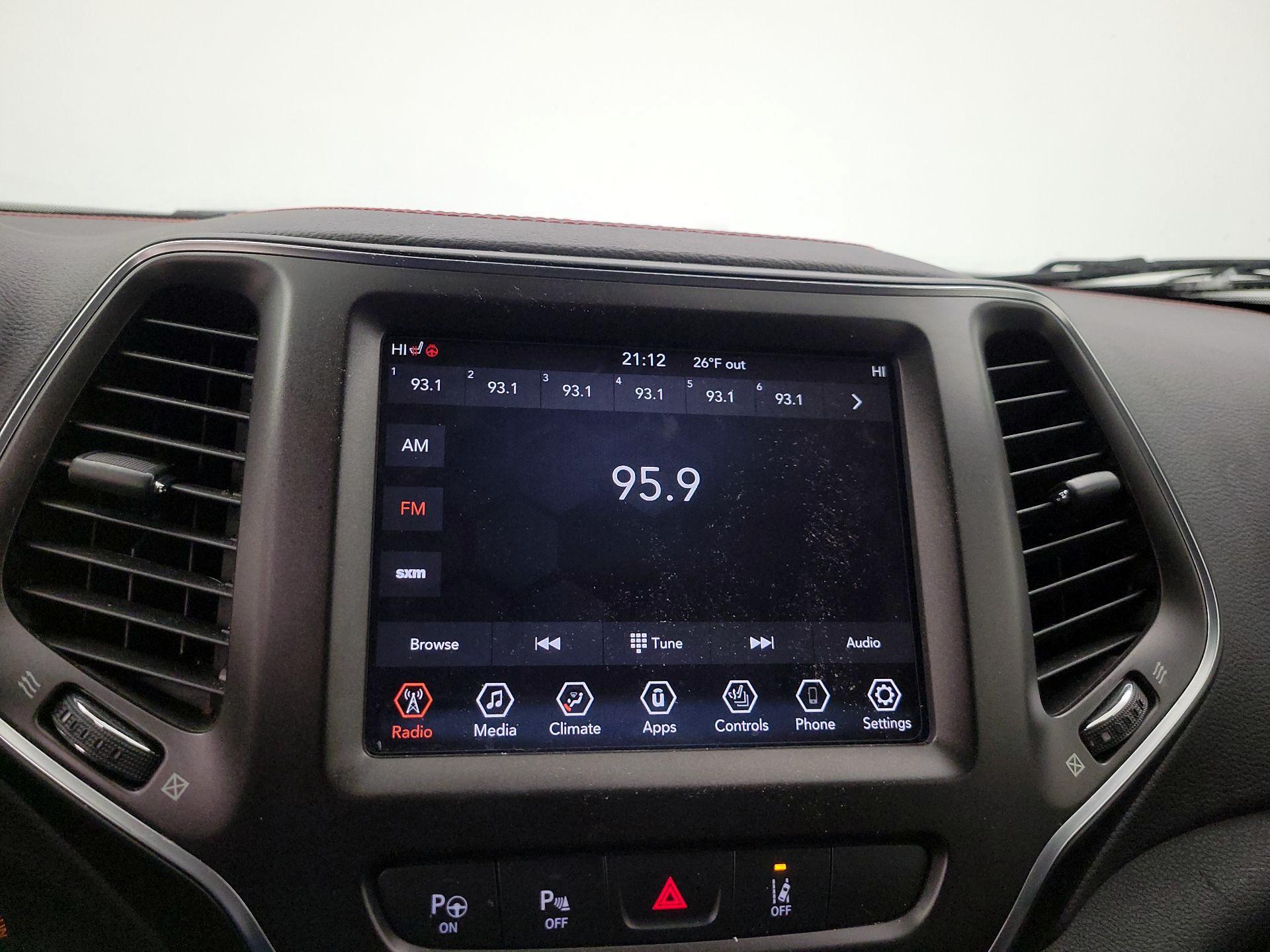 Thumbnail: 2019 Jeep Cherokee - 15