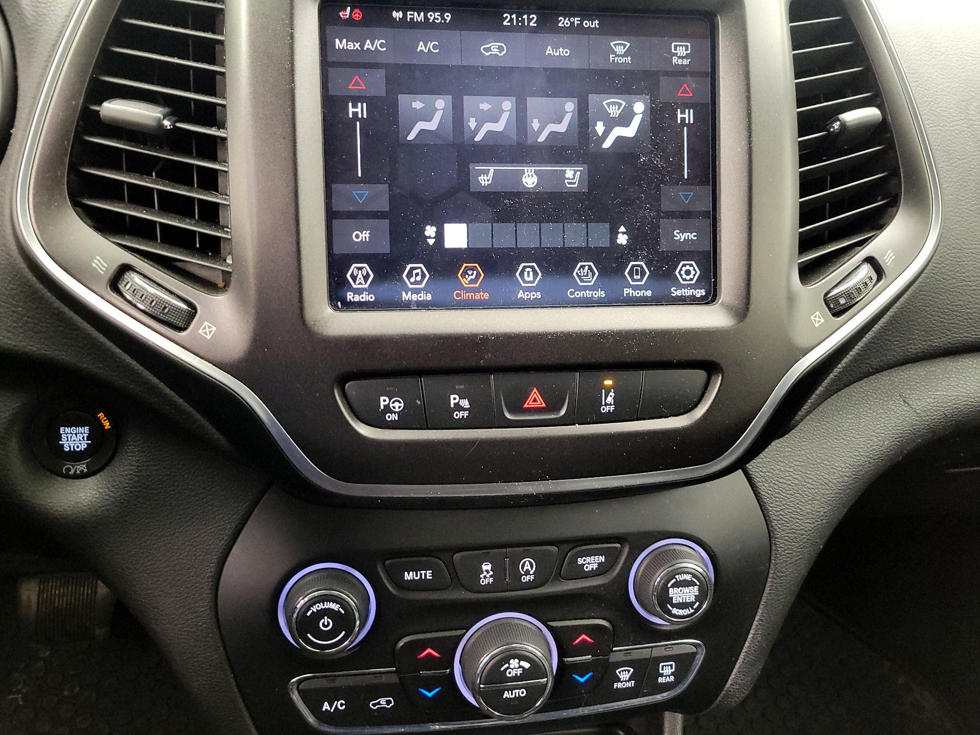 Thumbnail: 2019 Jeep Cherokee - 16