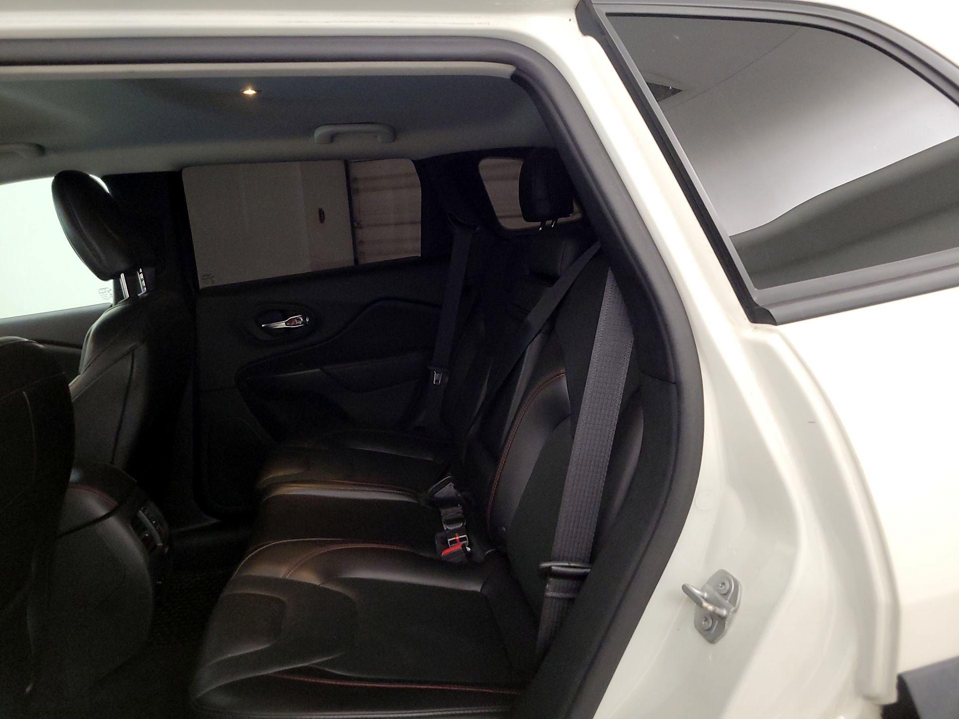 Thumbnail: 2019 Jeep Cherokee - 19