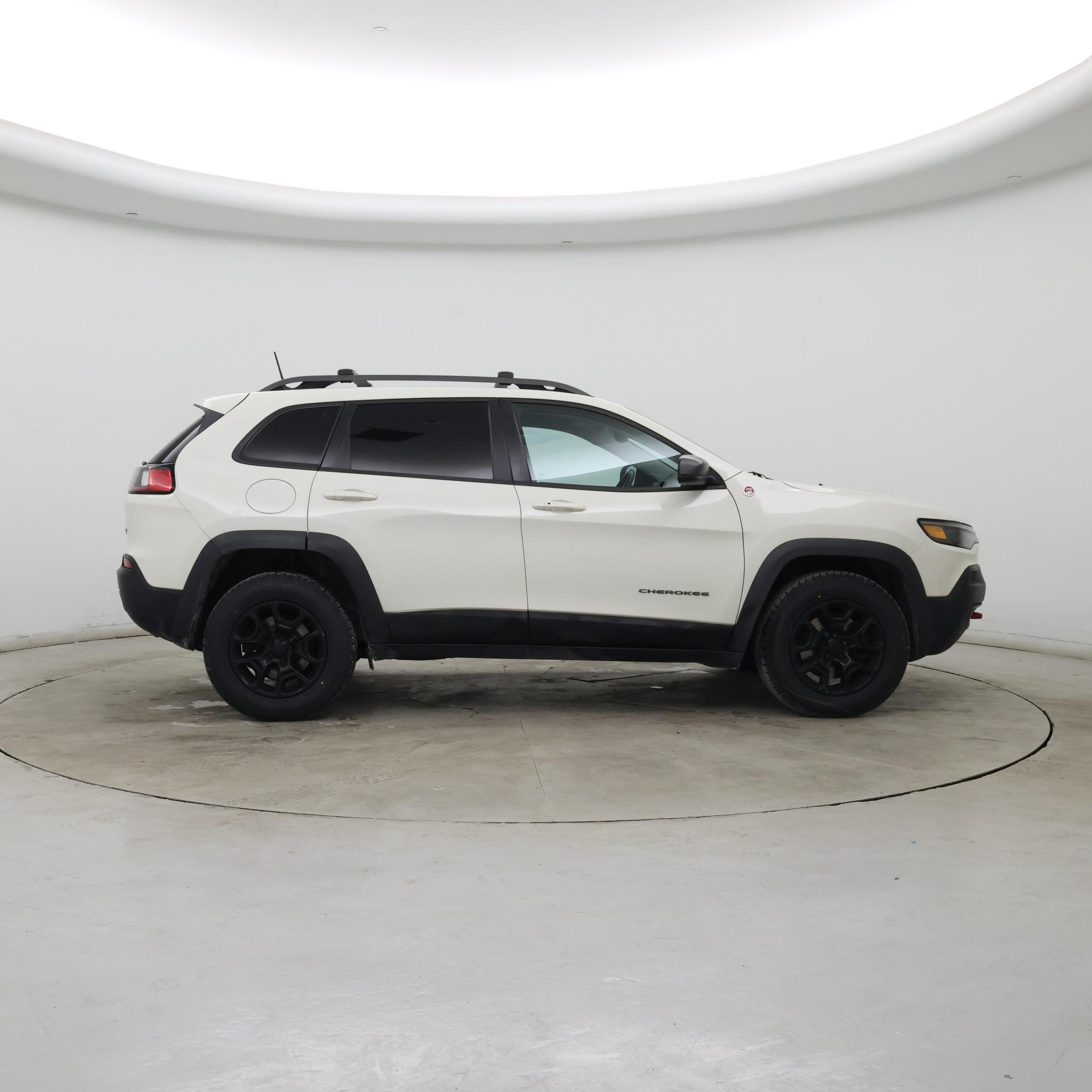 Thumbnail: 2019 Jeep Cherokee - 7