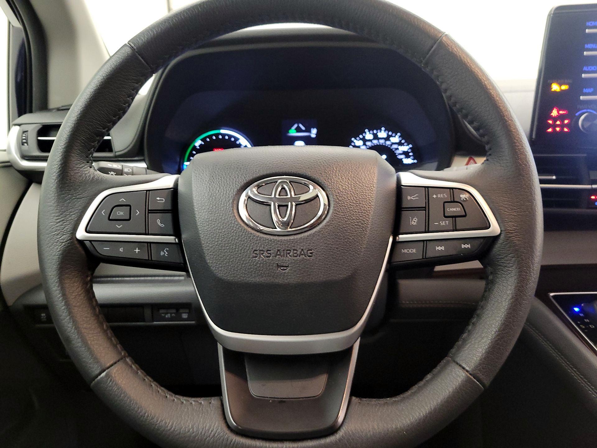 Thumbnail: 2024 Toyota Sienna - 10