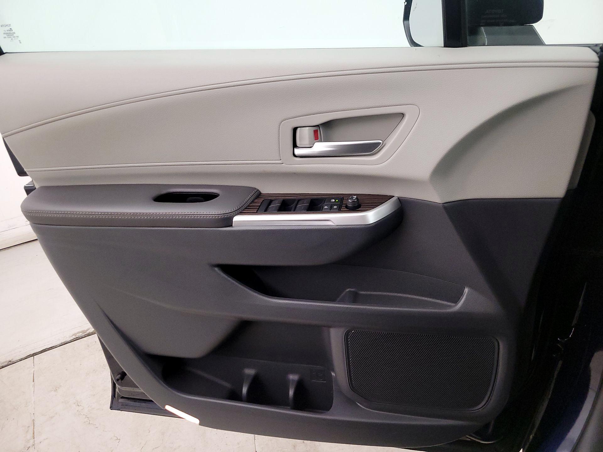 Thumbnail: 2024 Toyota Sienna - 12