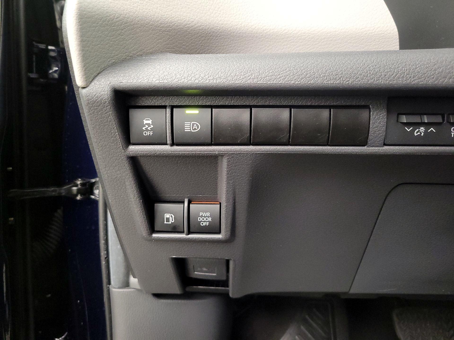 Thumbnail: 2024 Toyota Sienna - 13