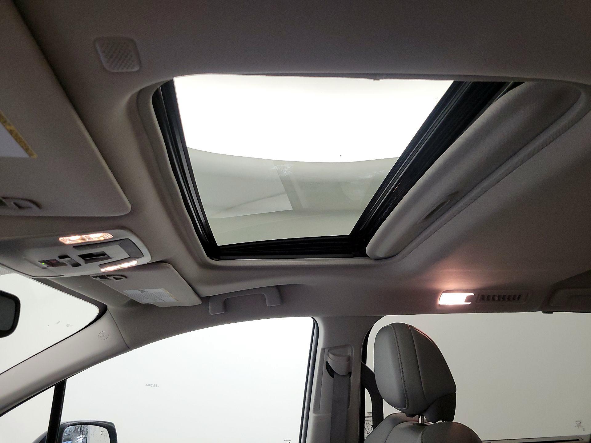 Thumbnail: 2024 Toyota Sienna - 19