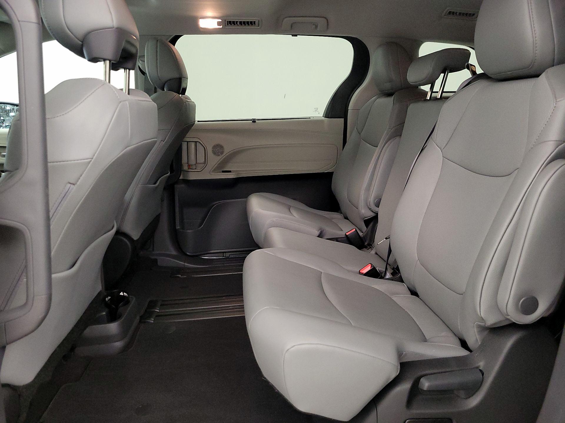 Thumbnail: 2024 Toyota Sienna - 20