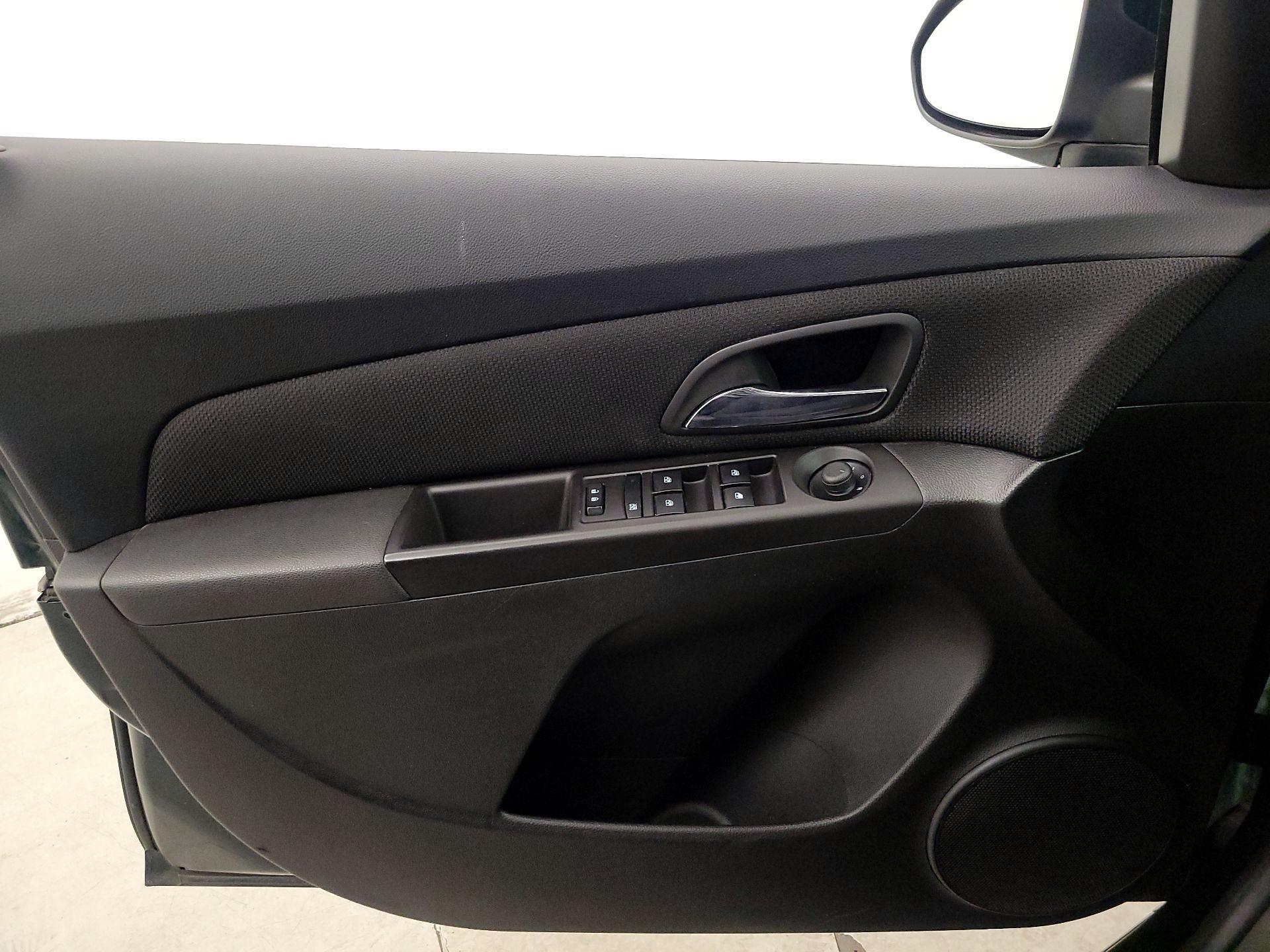 Thumbnail: 2015 Chevrolet Cruze - 12