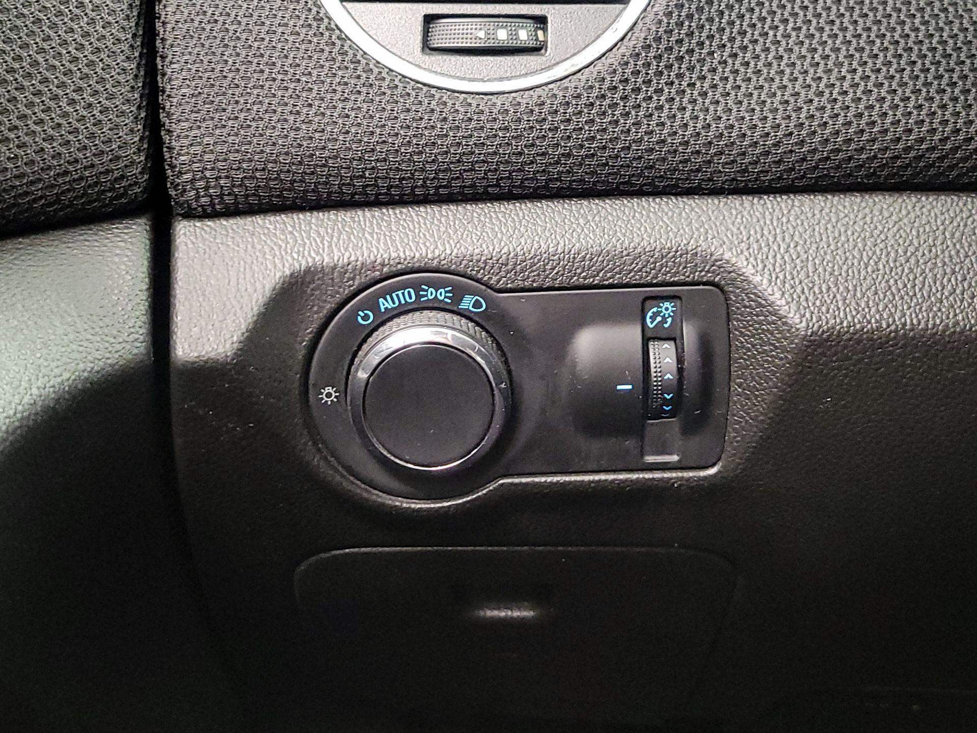 Thumbnail: 2015 Chevrolet Cruze - 13