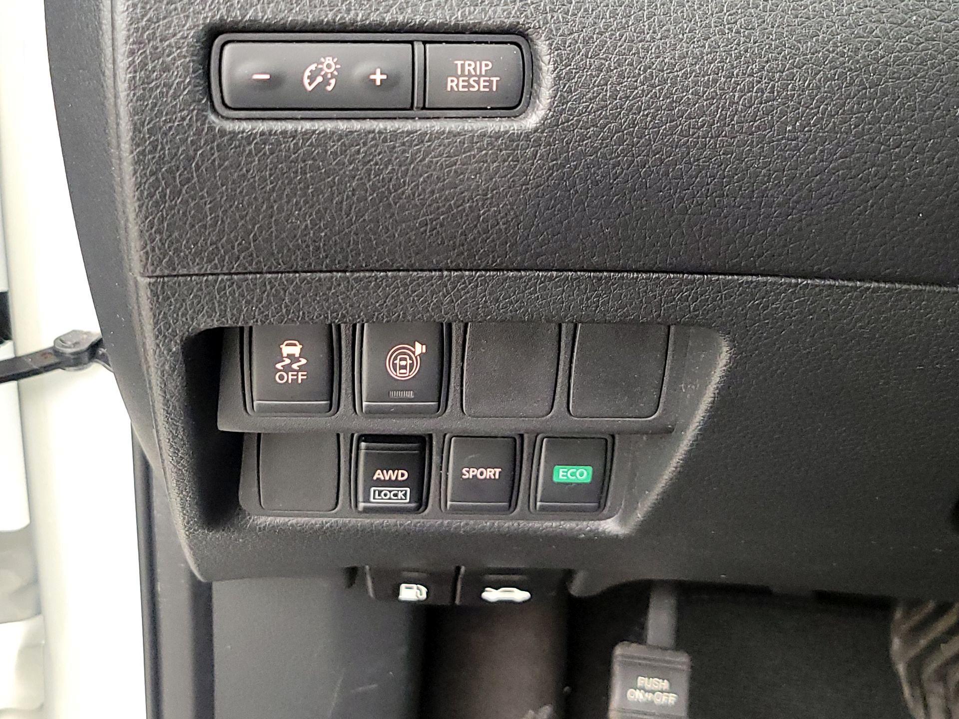 Thumbnail: 2017 Nissan Rogue - 13