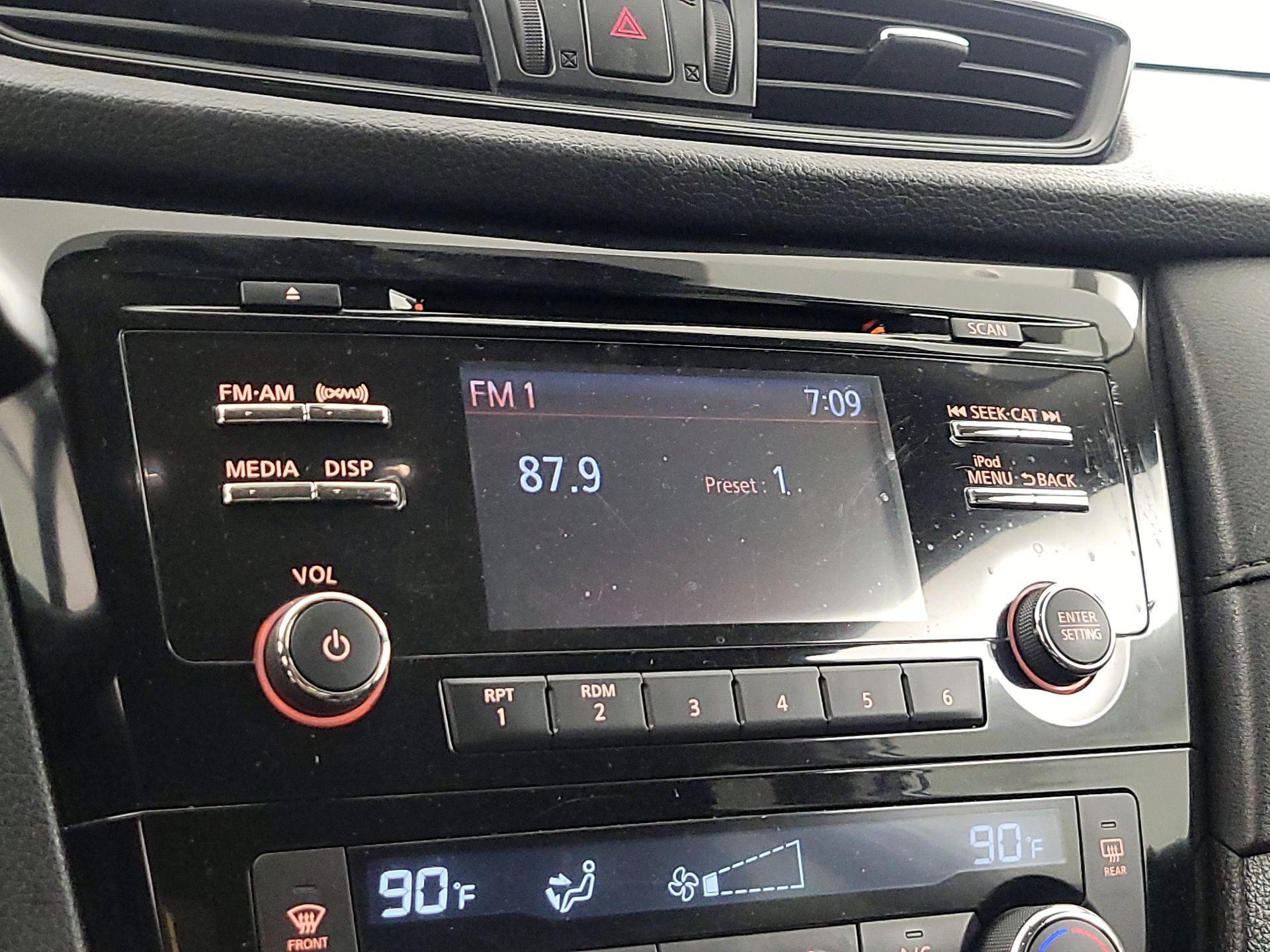 Thumbnail: 2017 Nissan Rogue - 15