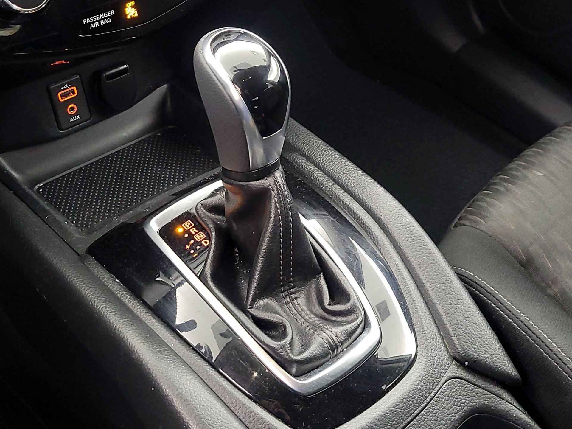 Thumbnail: 2017 Nissan Rogue - 17