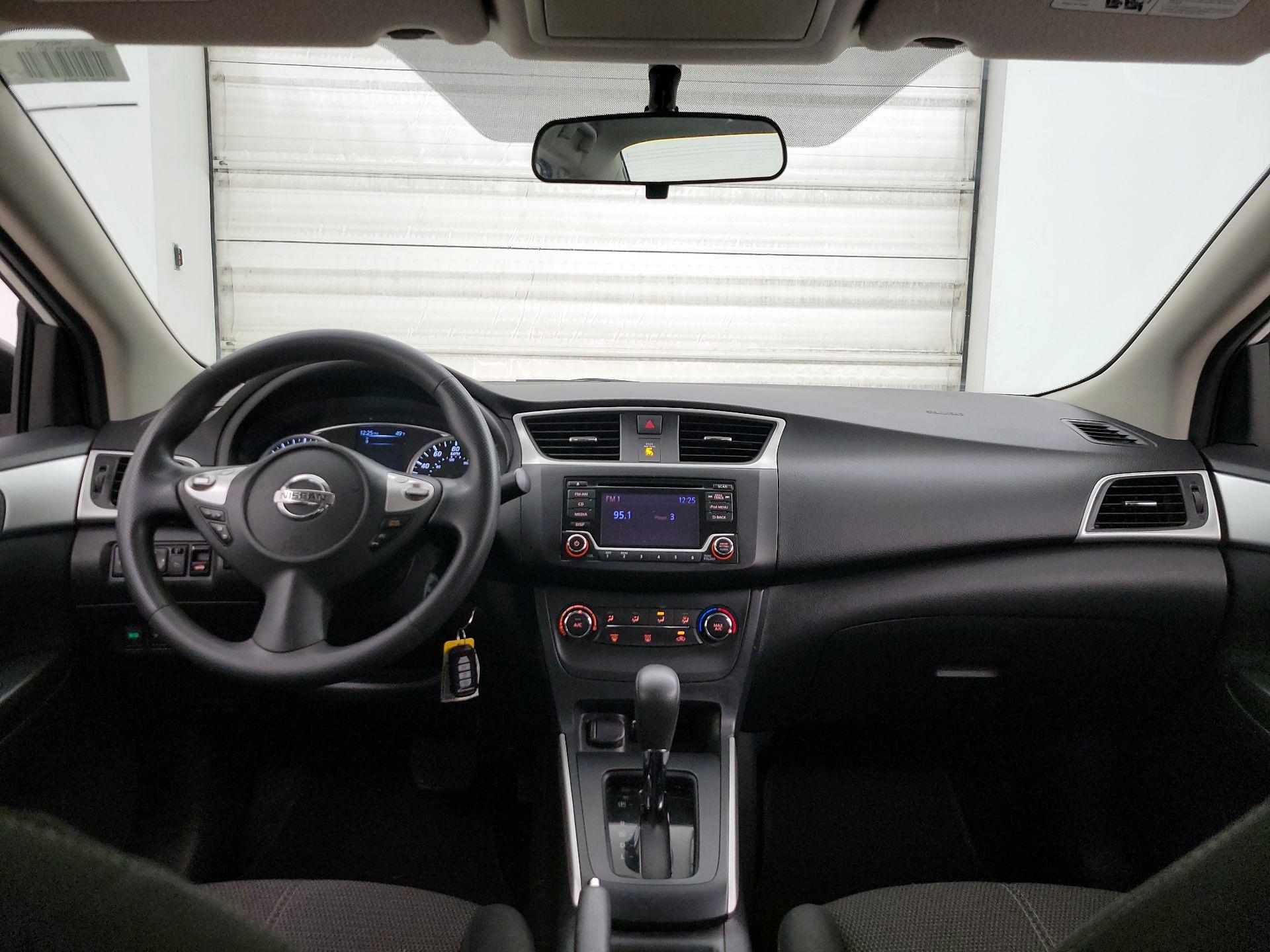 Thumbnail: 2018 Nissan Sentra - 9