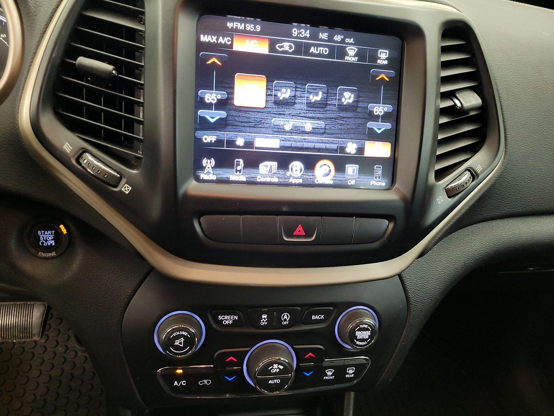 Thumbnail: 2015 Jeep Cherokee - 16