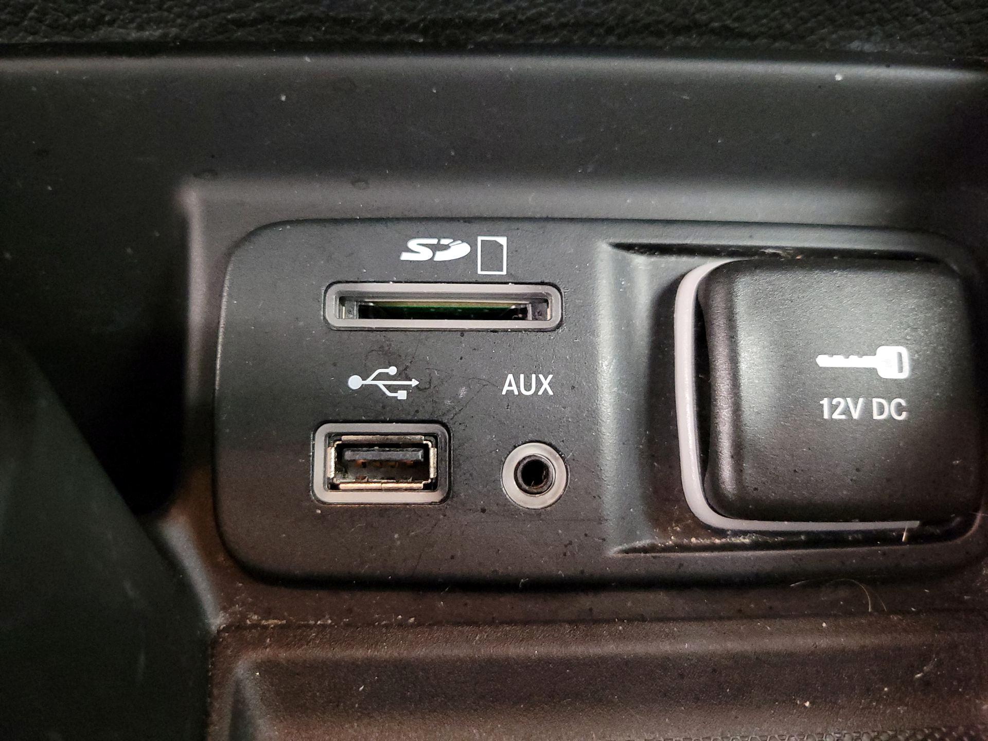 Thumbnail: 2015 Jeep Cherokee - 18