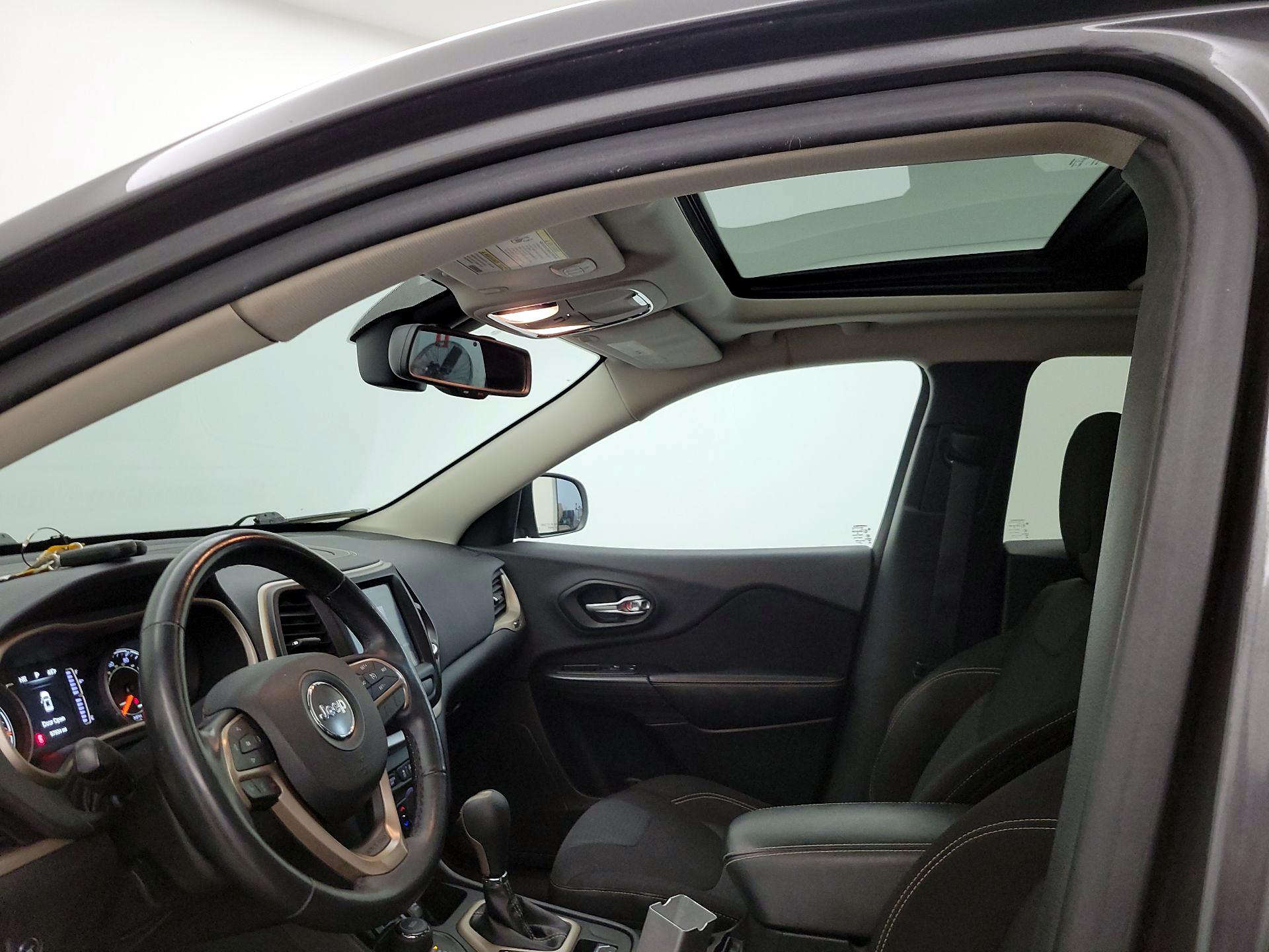 Thumbnail: 2015 Jeep Cherokee - 19