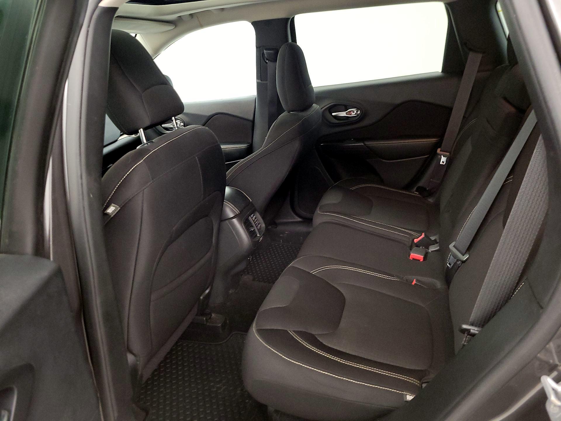 Thumbnail: 2015 Jeep Cherokee - 20