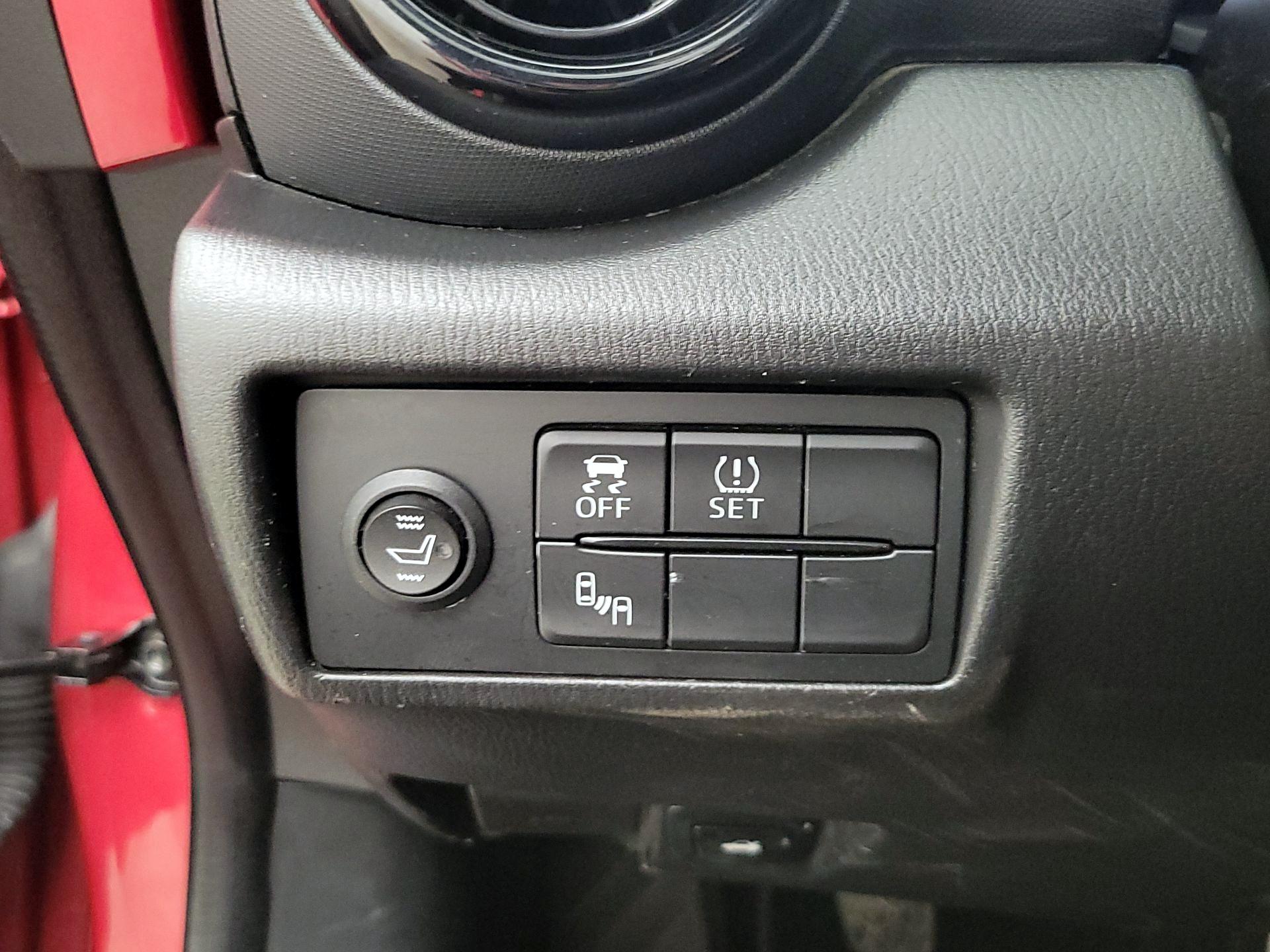 Thumbnail: 2017 Mazda MX-5 Miata - 13