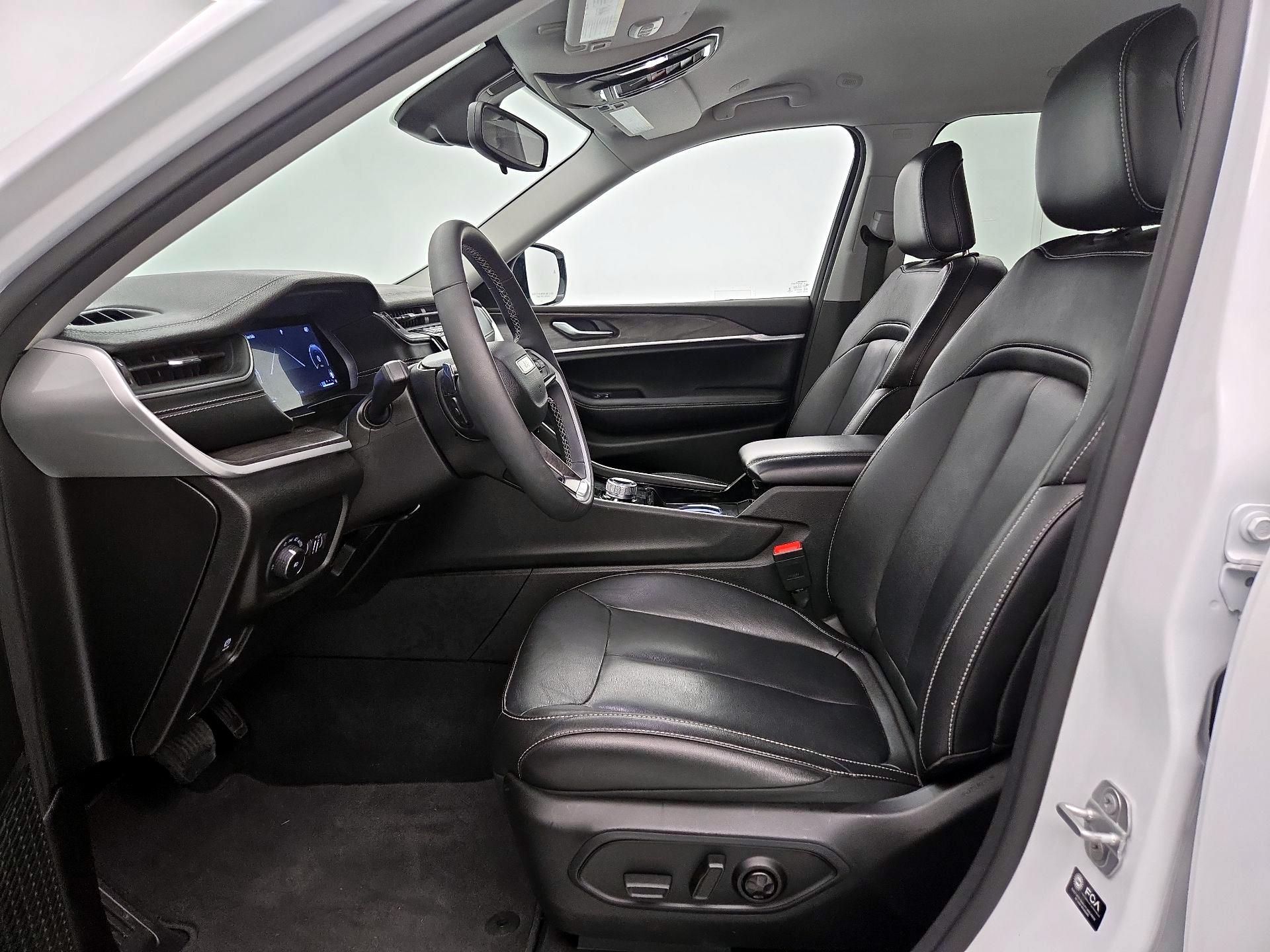 Thumbnail: 2023 Jeep Grand Cherokee L - 11