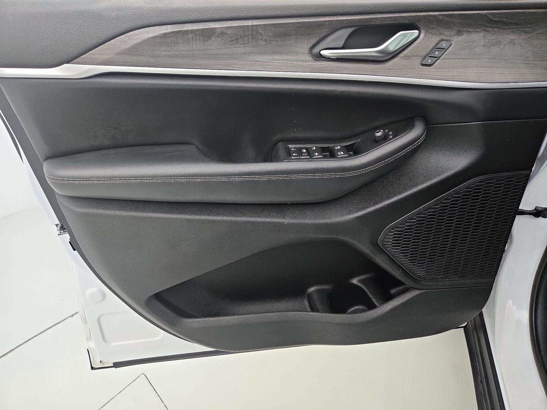 Thumbnail: 2023 Jeep Grand Cherokee L - 12