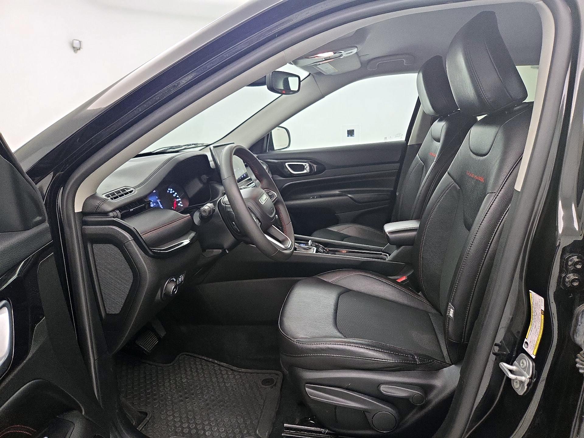Thumbnail: 2022 Jeep Compass - 11